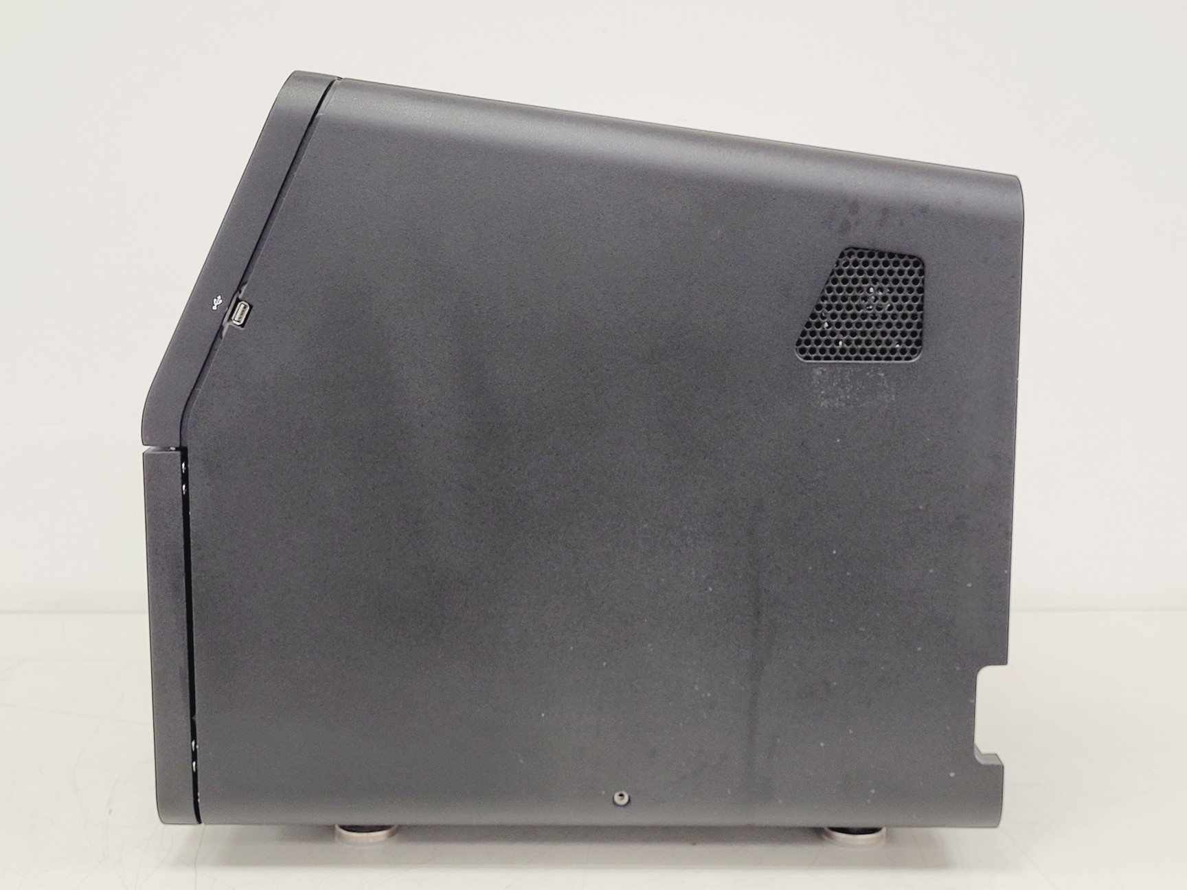 Image of Illumina MiSeq DNA Sequencer System Lab