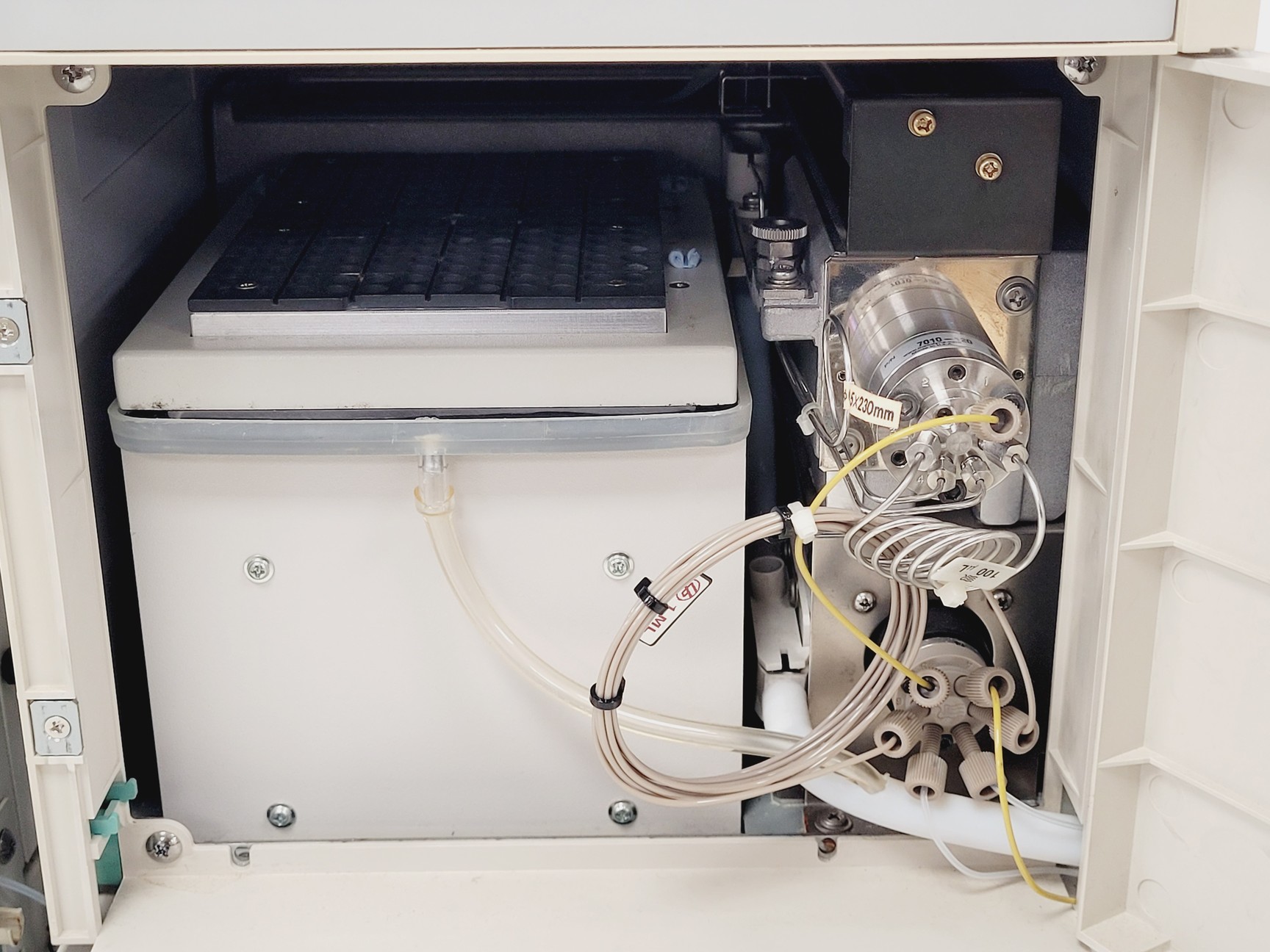 Image of Transgenomic Inc. Hitachi L-7250 HPLC System w/ L-7100 & PCR7250T Peltier Rack