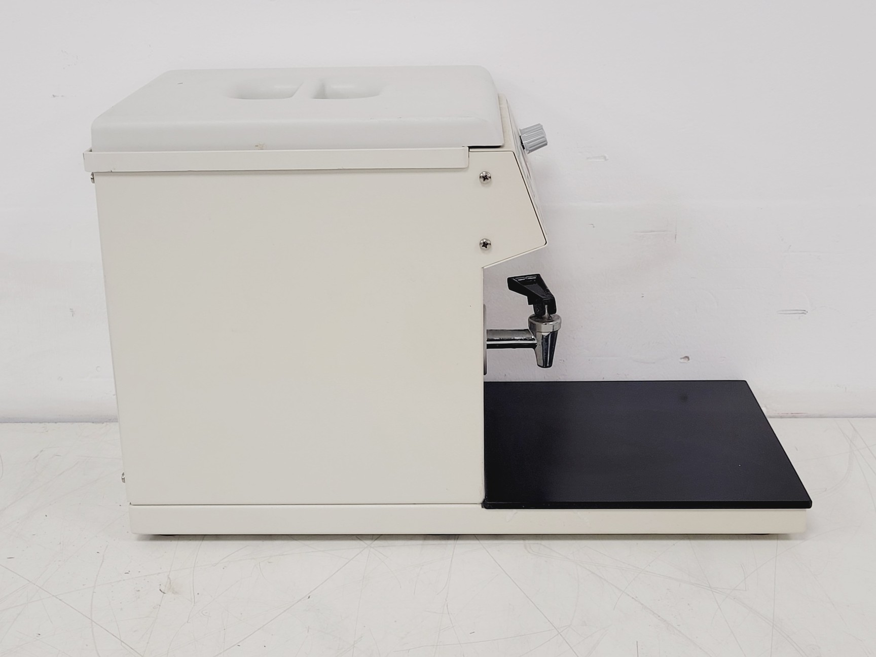 Image of Leica EG 1120 Laboratory Paraffin Wax Dispenser