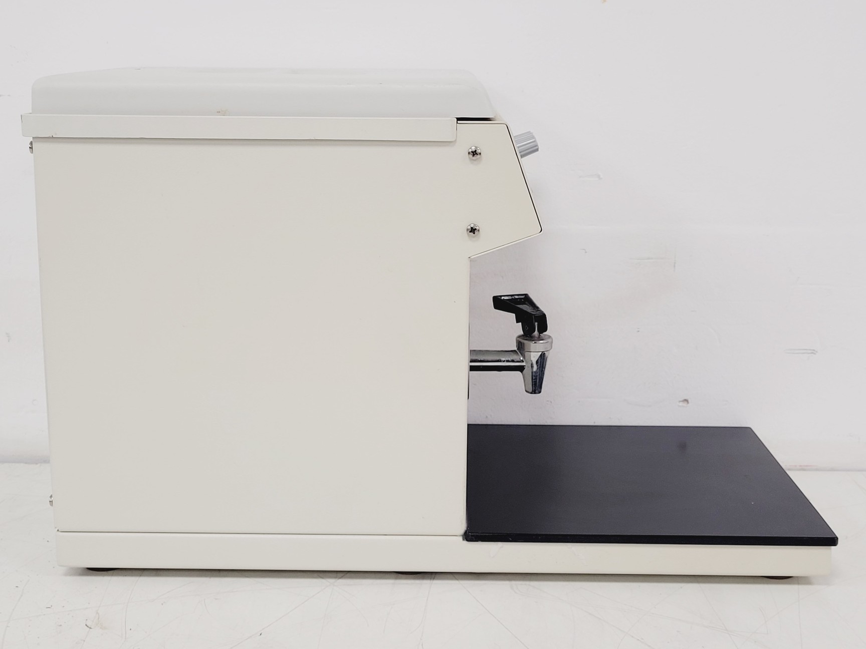 Image of Leica EG 1120 Laboratory Paraffin Wax Dispenser