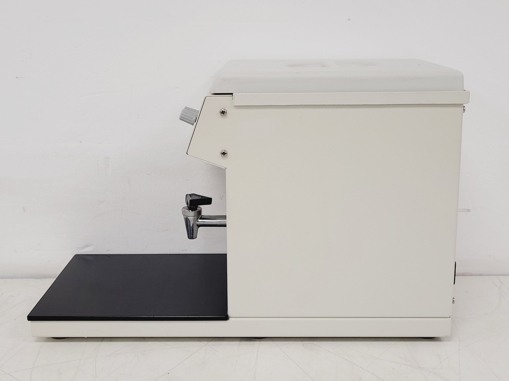 Image of Leica EG 1120 Laboratory Paraffin Wax Dispenser