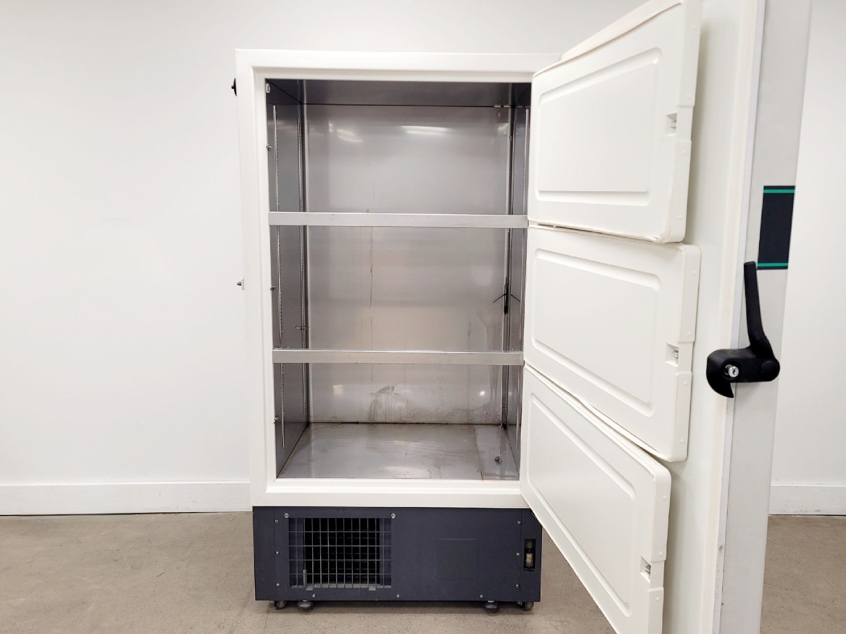 Image of New Brunswick Scientific ULT Freezer Model-U725 -86 G Lab