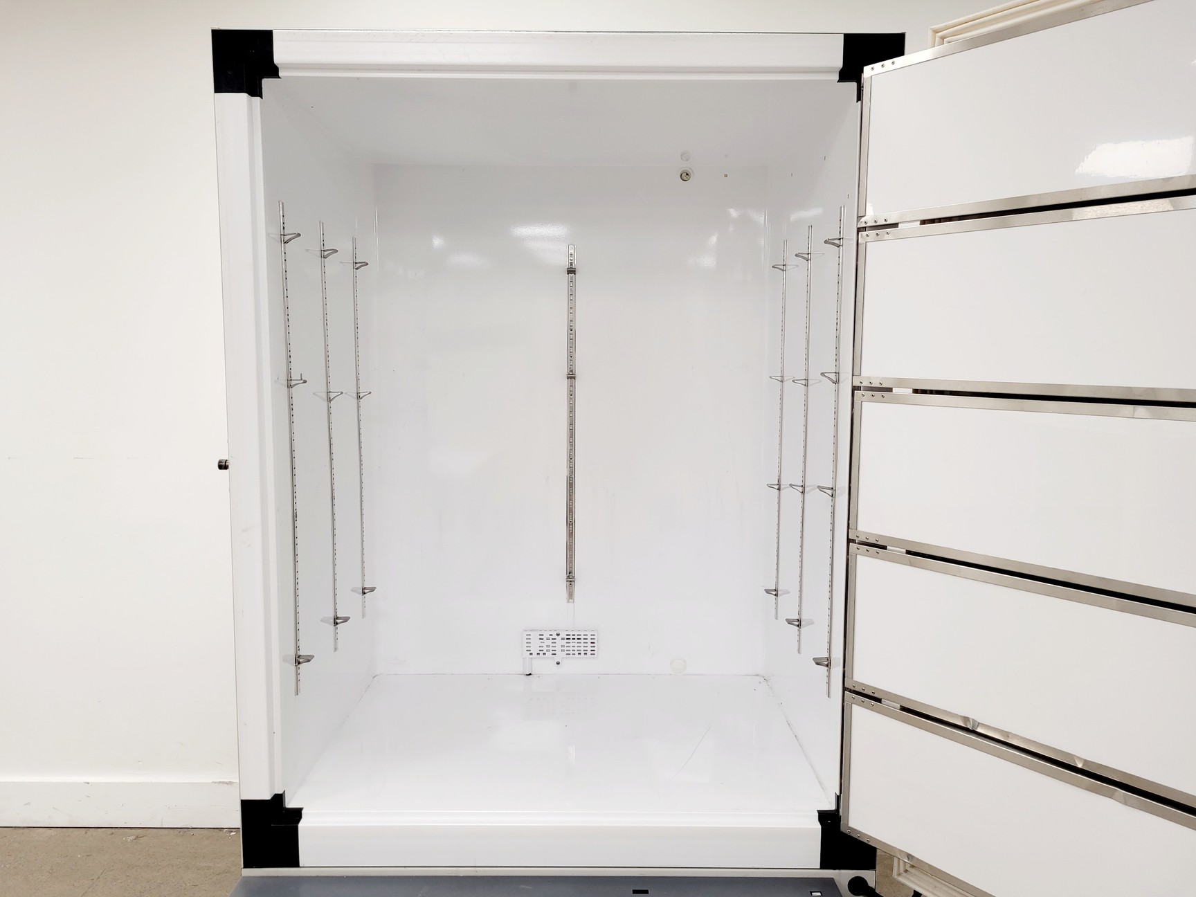 Image of Thermo Scientific Ultra Low Freezer Model UXF70086V63 Ultra Low Freezer