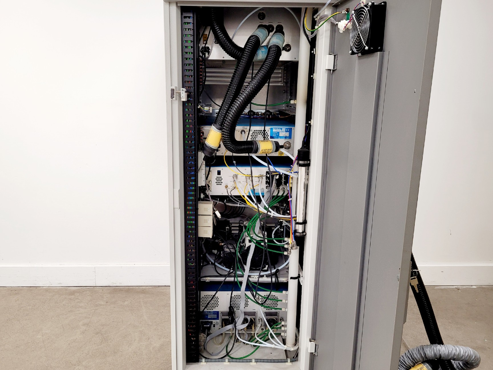 Image of Signal Instruments Gas Analyser System w/ 361 Prefilter & 4000 VM NOX Analyser