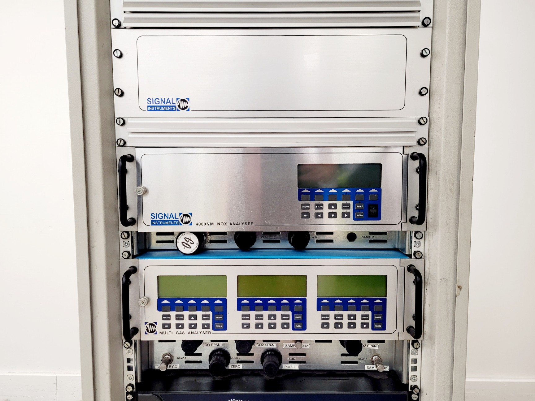 Image of Signal Instruments Gas Analyser System w/ 361 Prefilter & 4000 VM NOX Analyser