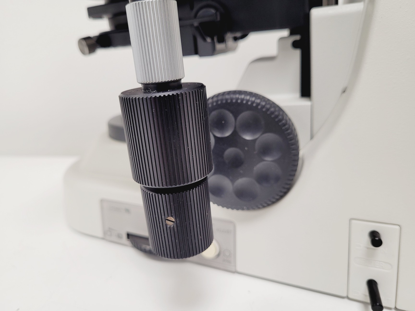 Image of Nikon Eclipse 50i Microscope w/ DS-U1 Digital Sight & 5 Objectives Lab