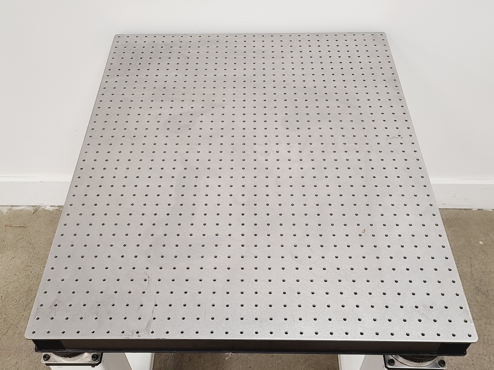 Image of Newport SG Breadboard Anti-Vibration Isolation Table 90 x 75cm