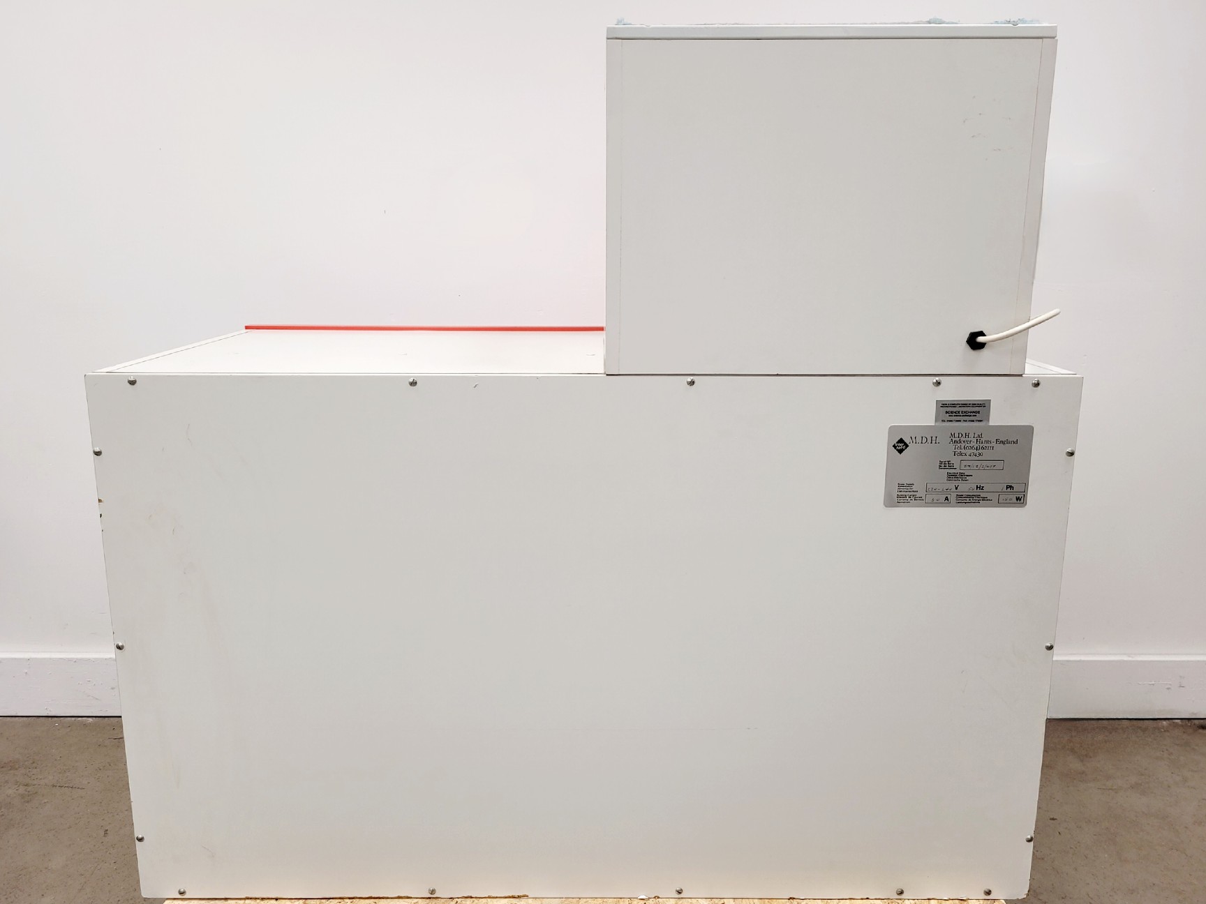 Image of M.D.H Microflow Laminar Flow Workstation Fume Hood Lab