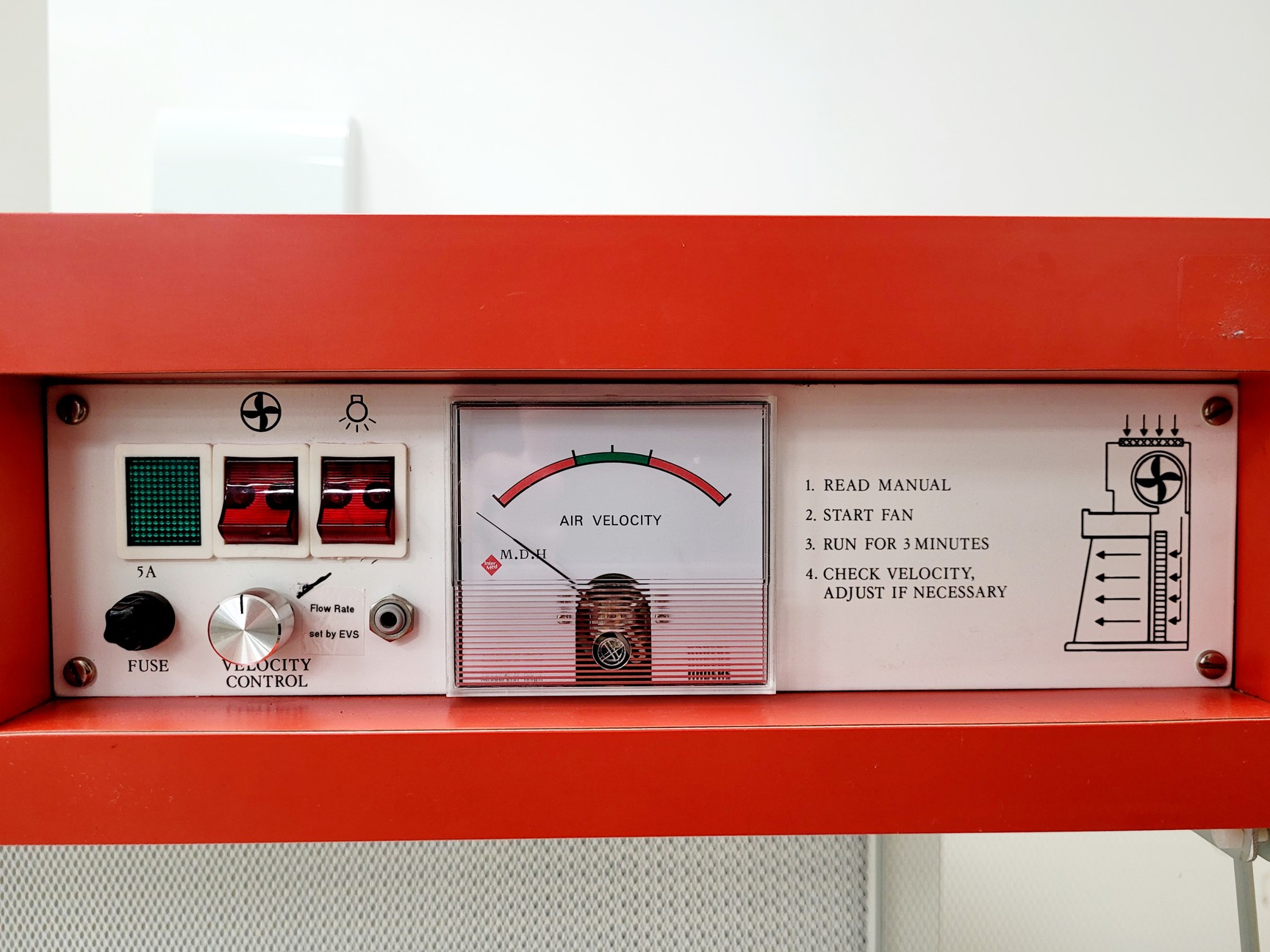 Image of M.D.H Microflow Laminar Flow Workstation Fume Hood Lab