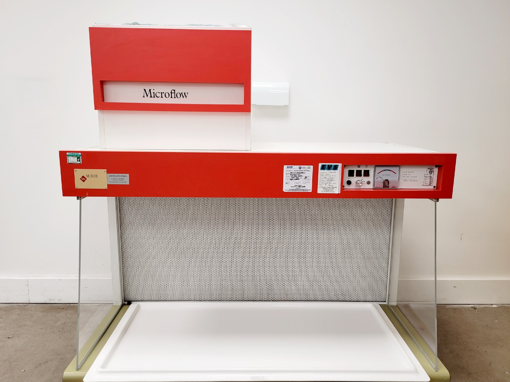 Image of M.D.H Microflow Laminar Flow Workstation Fume Hood Lab