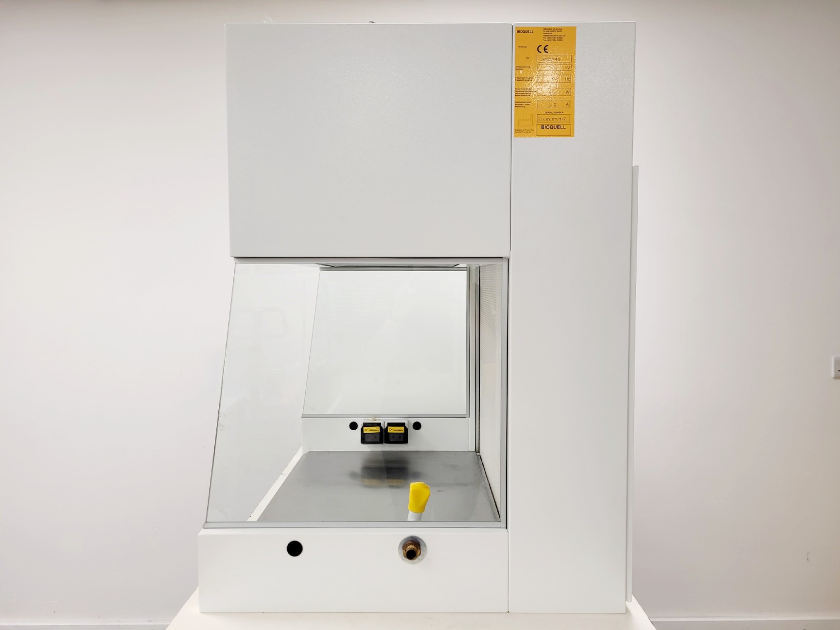 Image of Bioquell Microflow Horizontal Laminar Flow Workstation M50545 Lab