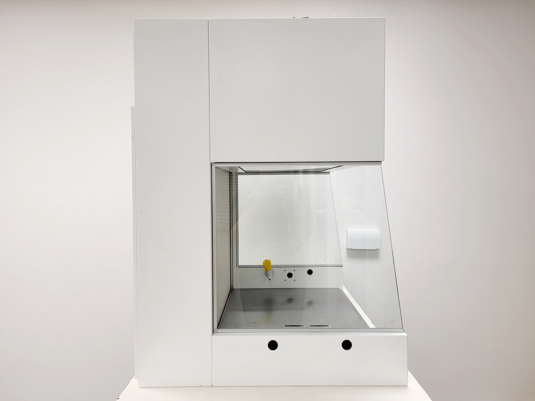 Image of Bioquell Microflow Horizontal Laminar Flow Workstation M50545 Lab