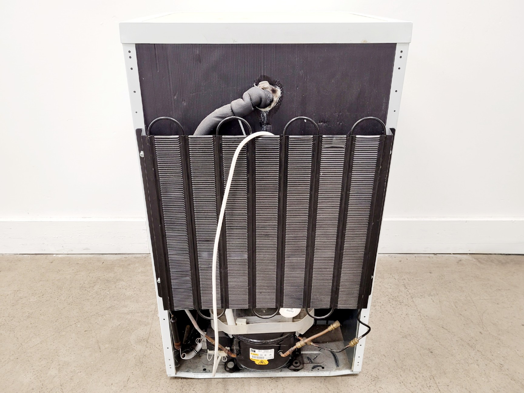 Image of Lec Fridge EL551AW Lab
