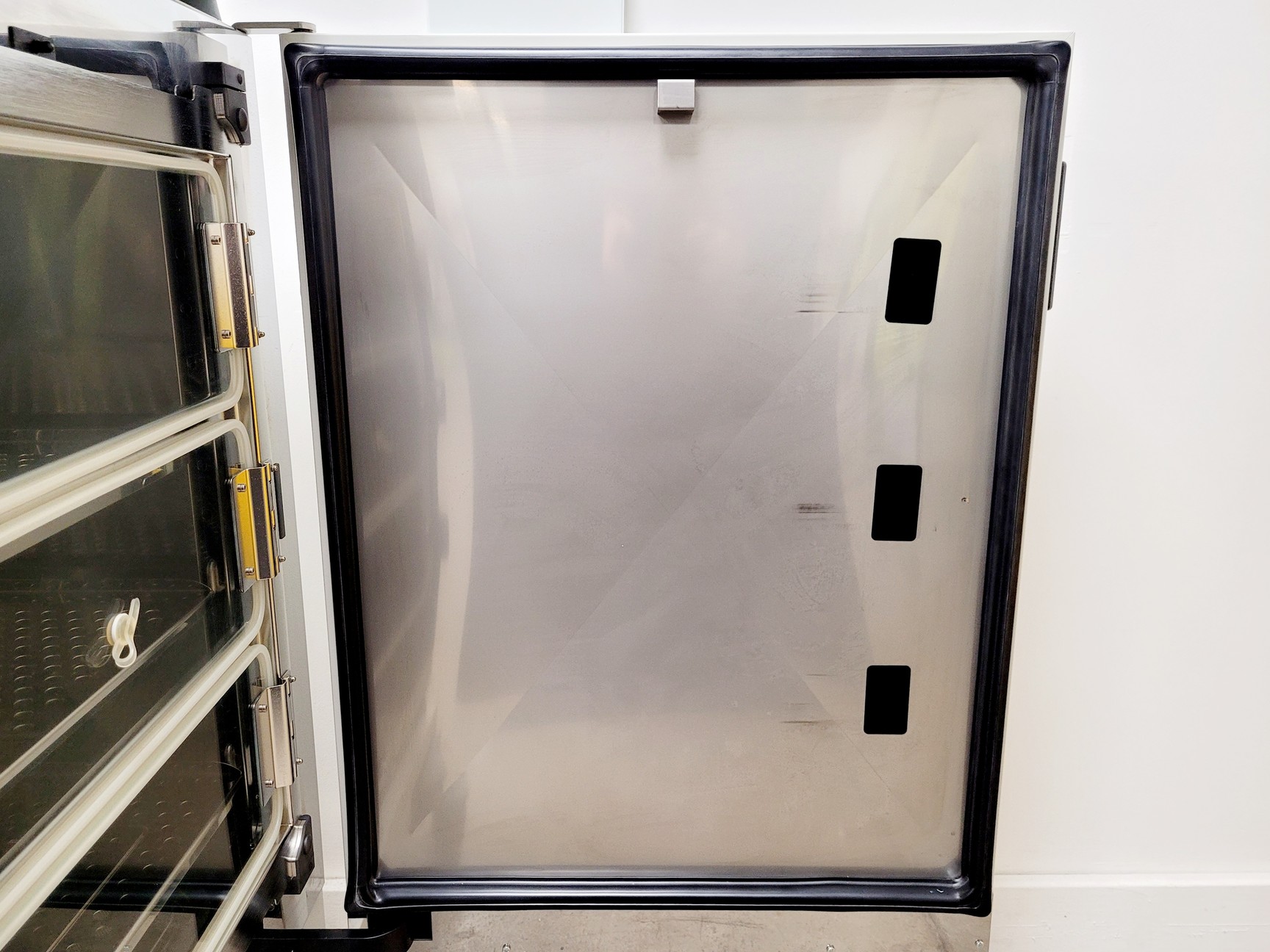 Image of Thermo Scientific HERAcell Vios 160i CO2 Incubator Lab