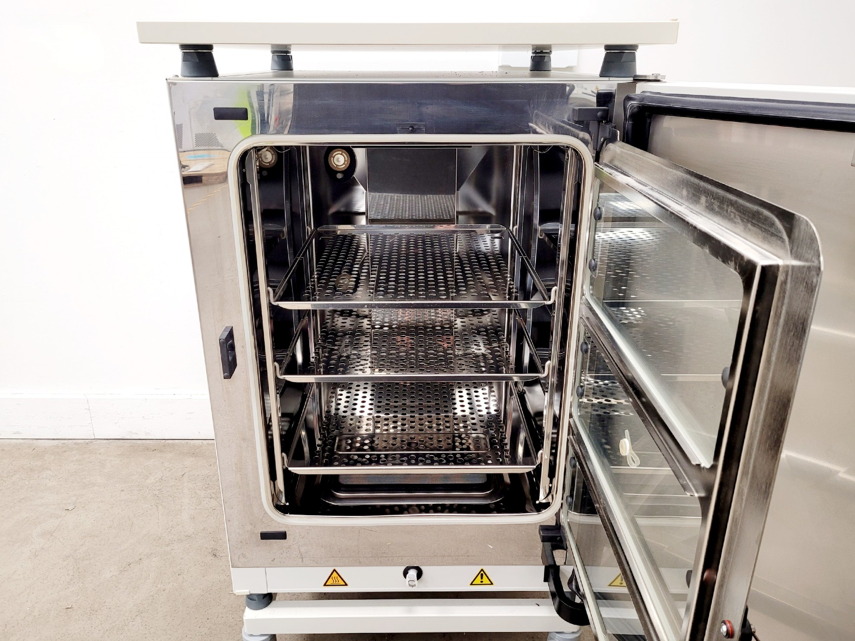 Image of Thermo Scientific HERAcell Vios 160i CO2 Incubator Lab