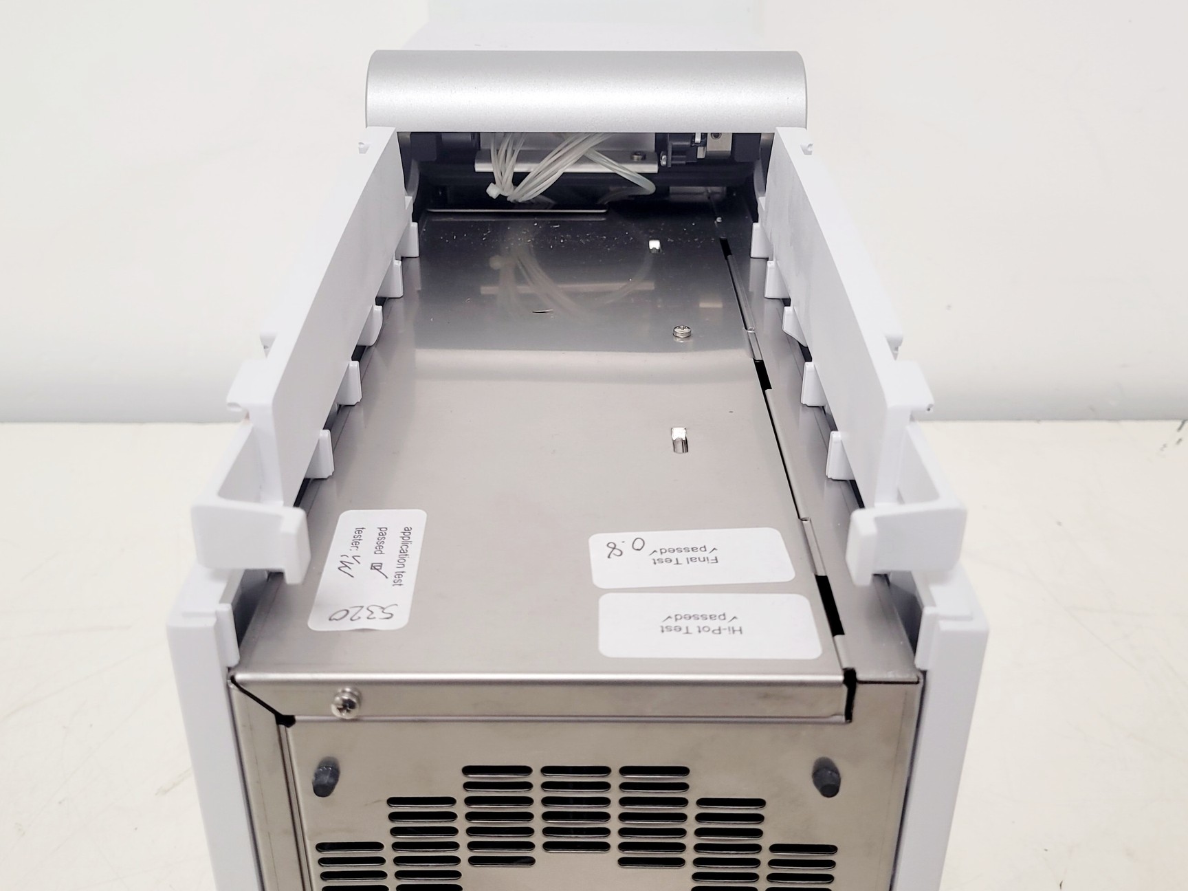 Image of Agilent 2100 Bioanalyzer Electrophoresis System Lab