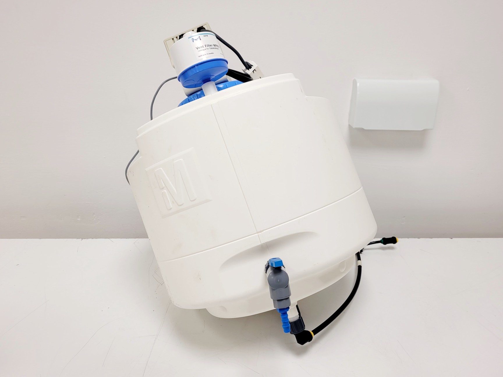 Image of Millipore Elix Advantage 5 Water Purification System w/ BI030 Tank & E-POD