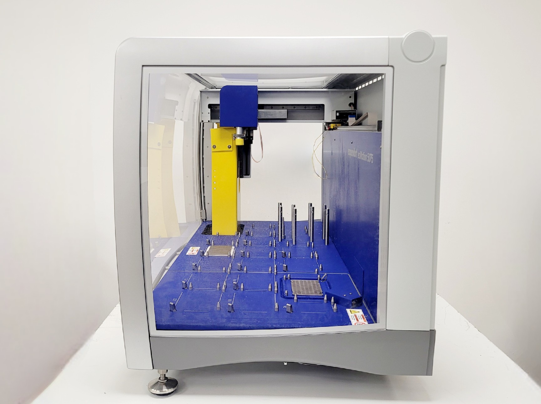 Image of Eppendorf epMotion 5075 Liquid Handling Robot System w/ PC & Software Lab