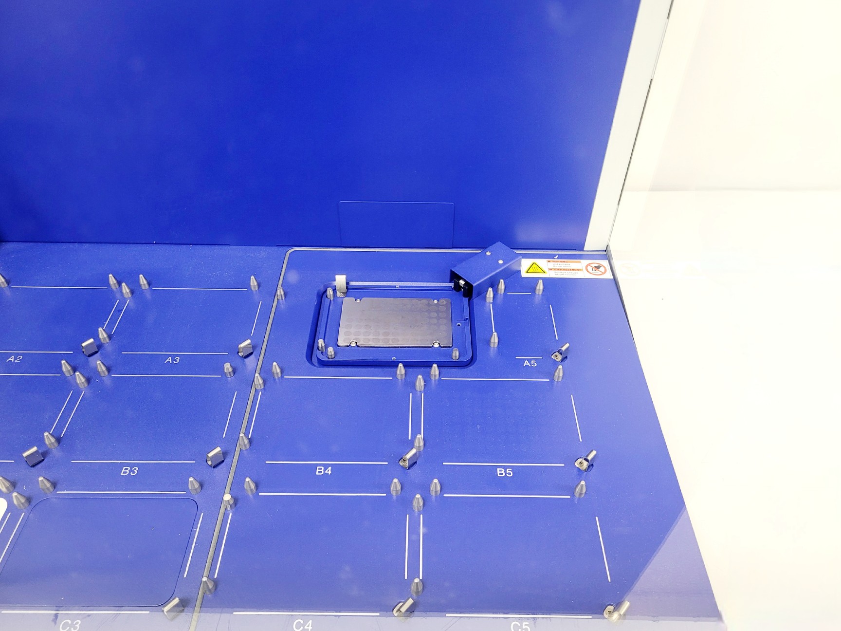 Image of Eppendorf epMotion 5075 Liquid Handling Robot System w/ PC & Software Lab