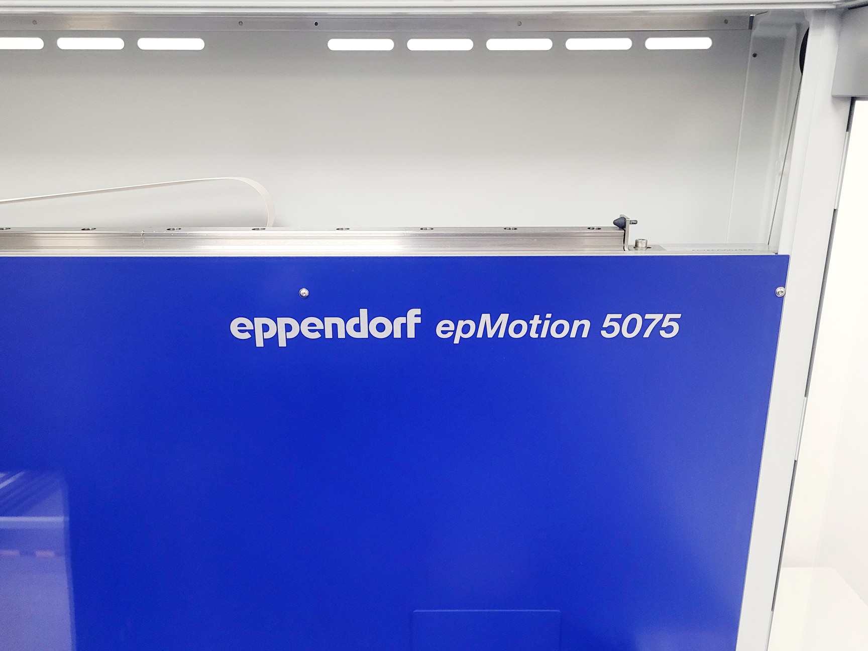 Image of Eppendorf epMotion 5075 Liquid Handling Robot System w/ PC & Software Lab