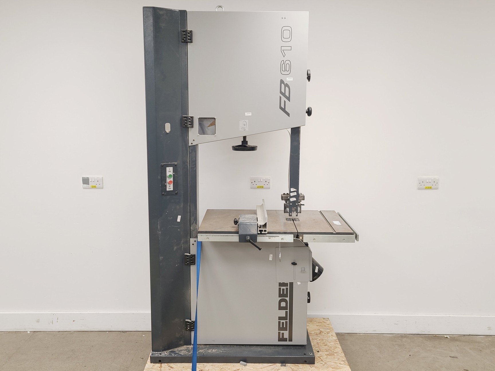 Image of Felder FB610 Bandsaw w/ Felder RL 160 Dust Extractor