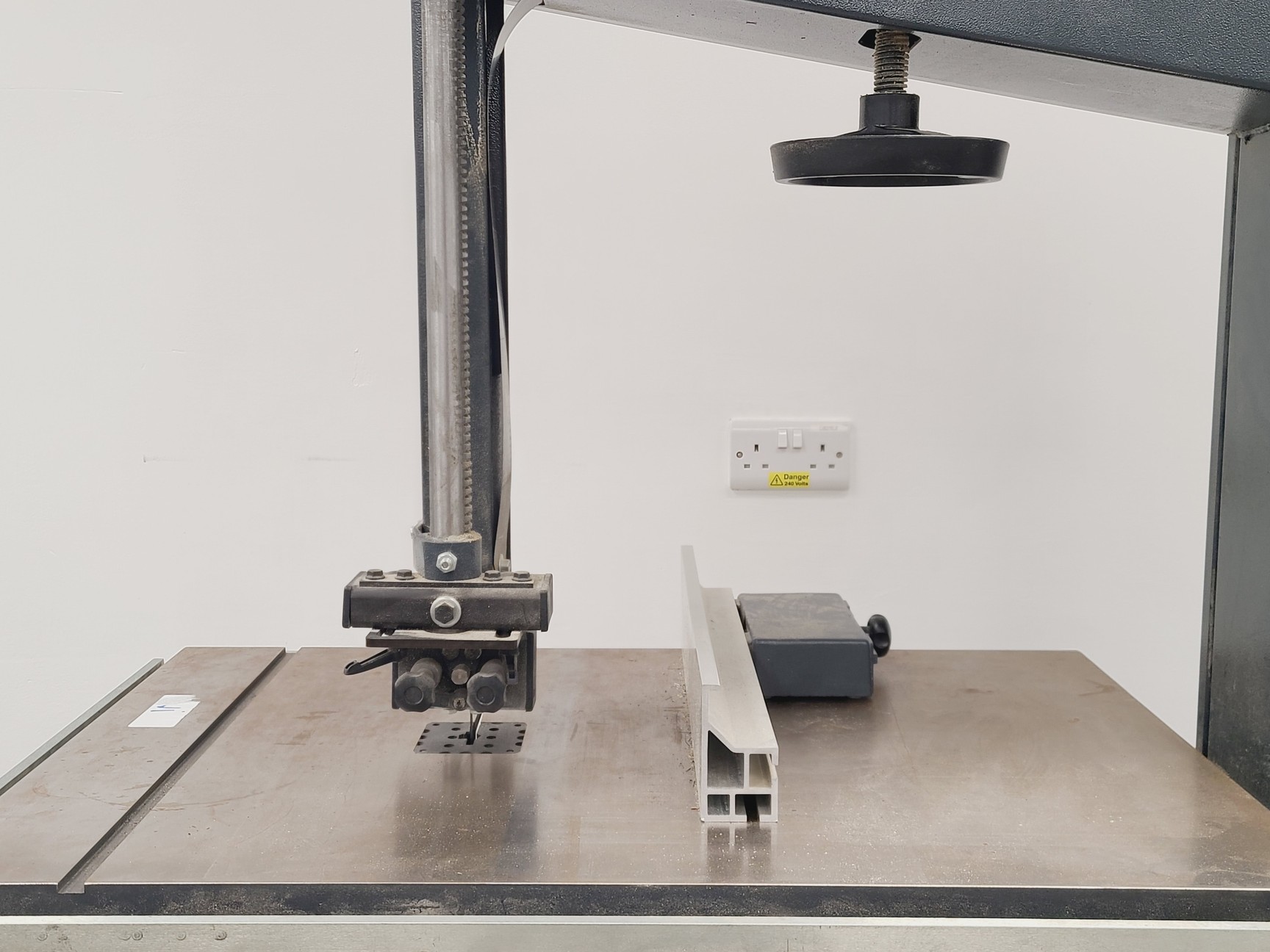 Image of Felder FB610 Bandsaw w/ Felder RL 160 Dust Extractor