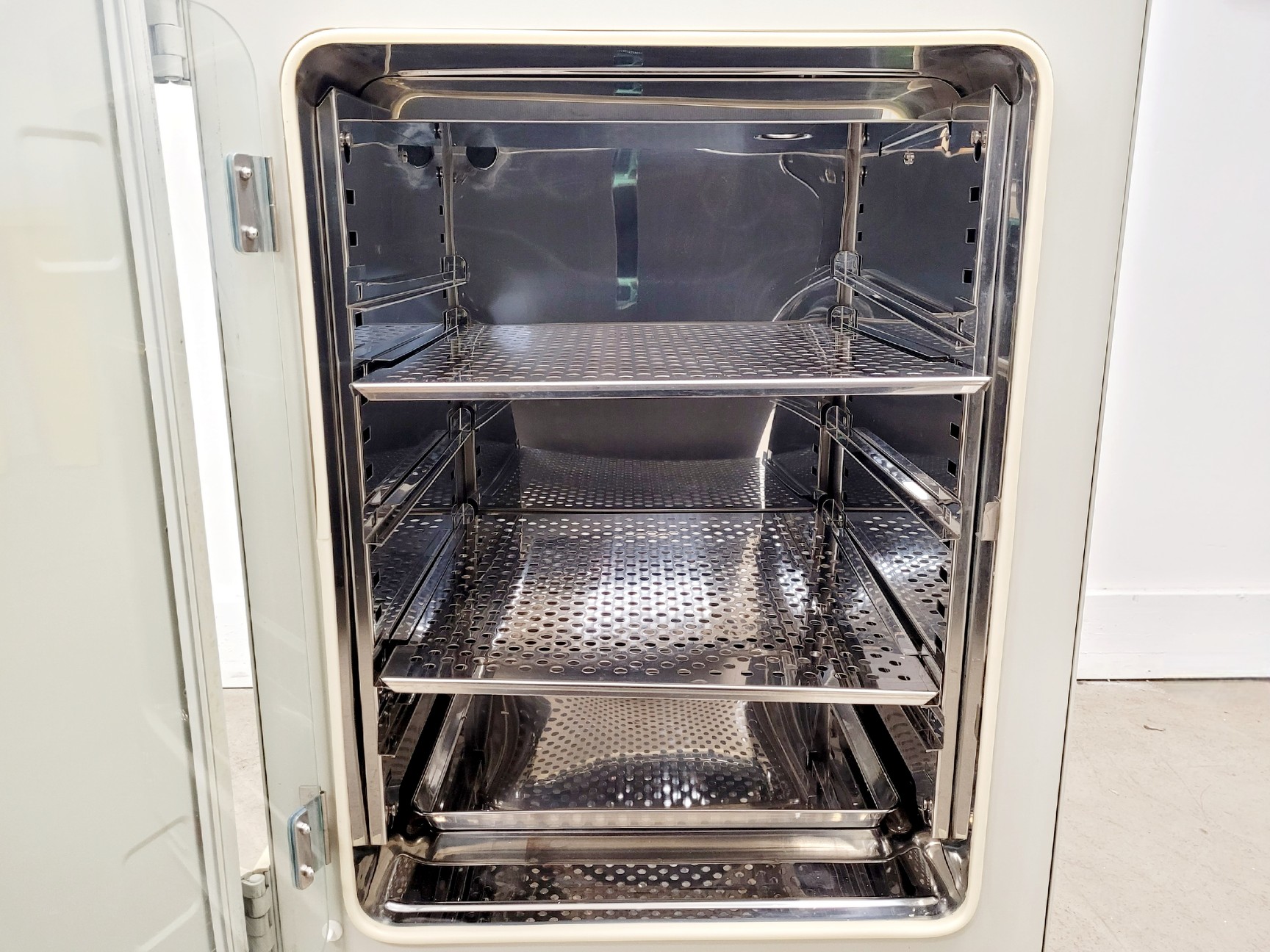 Image of Sanyo MCO-17AIC CO2 Incubator Lab