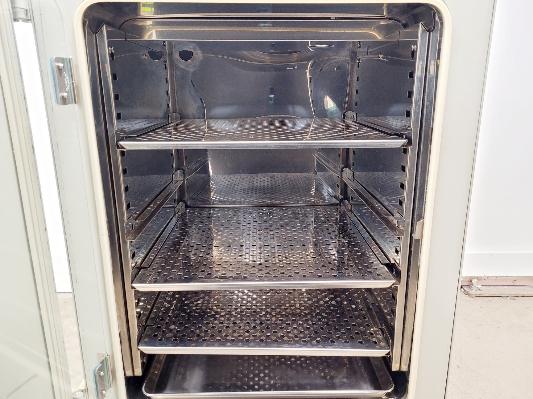 Image of Sanyo MCO-17AIC CO2 Incubator Lab