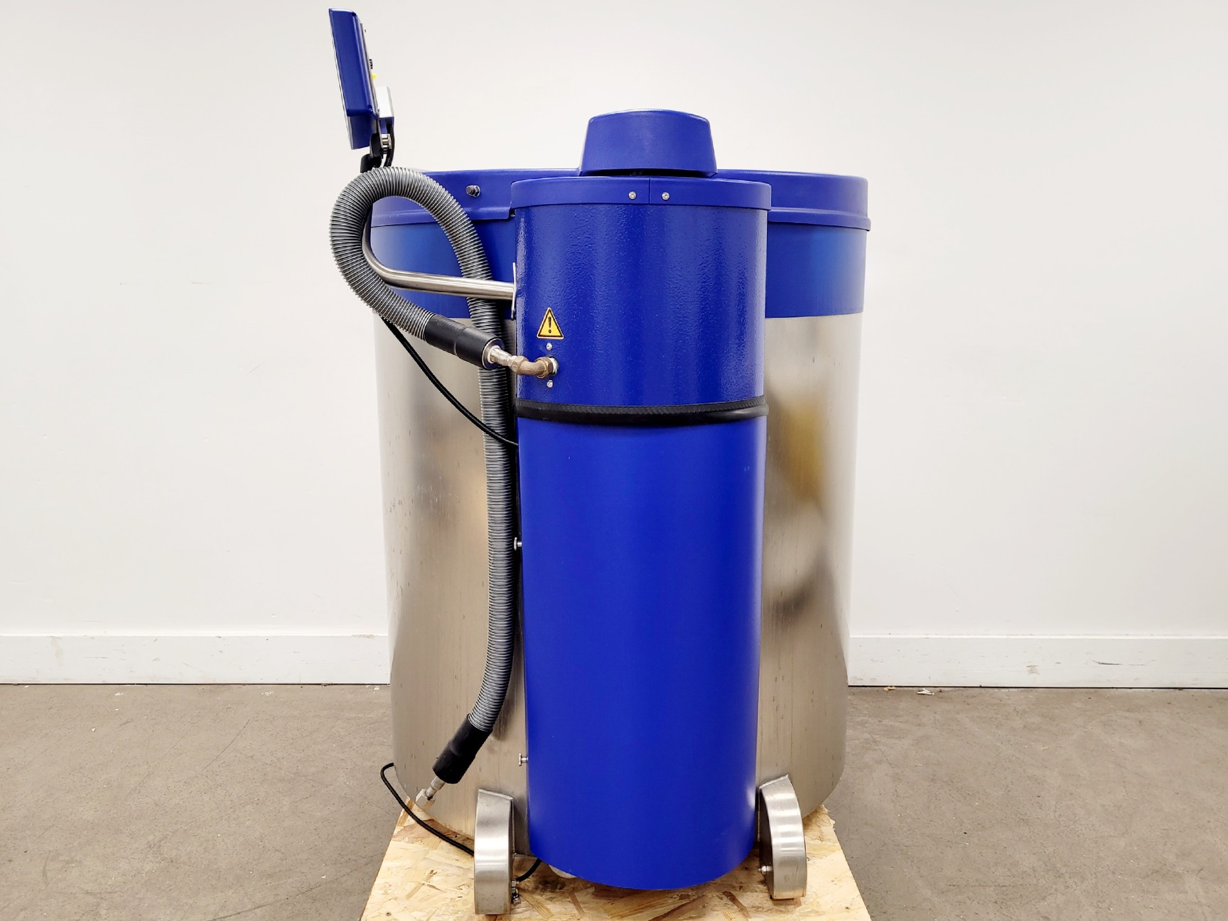Image of Cryotherm Biosafe MD-Smart Chronos 420 Cryogenic Storage Container
