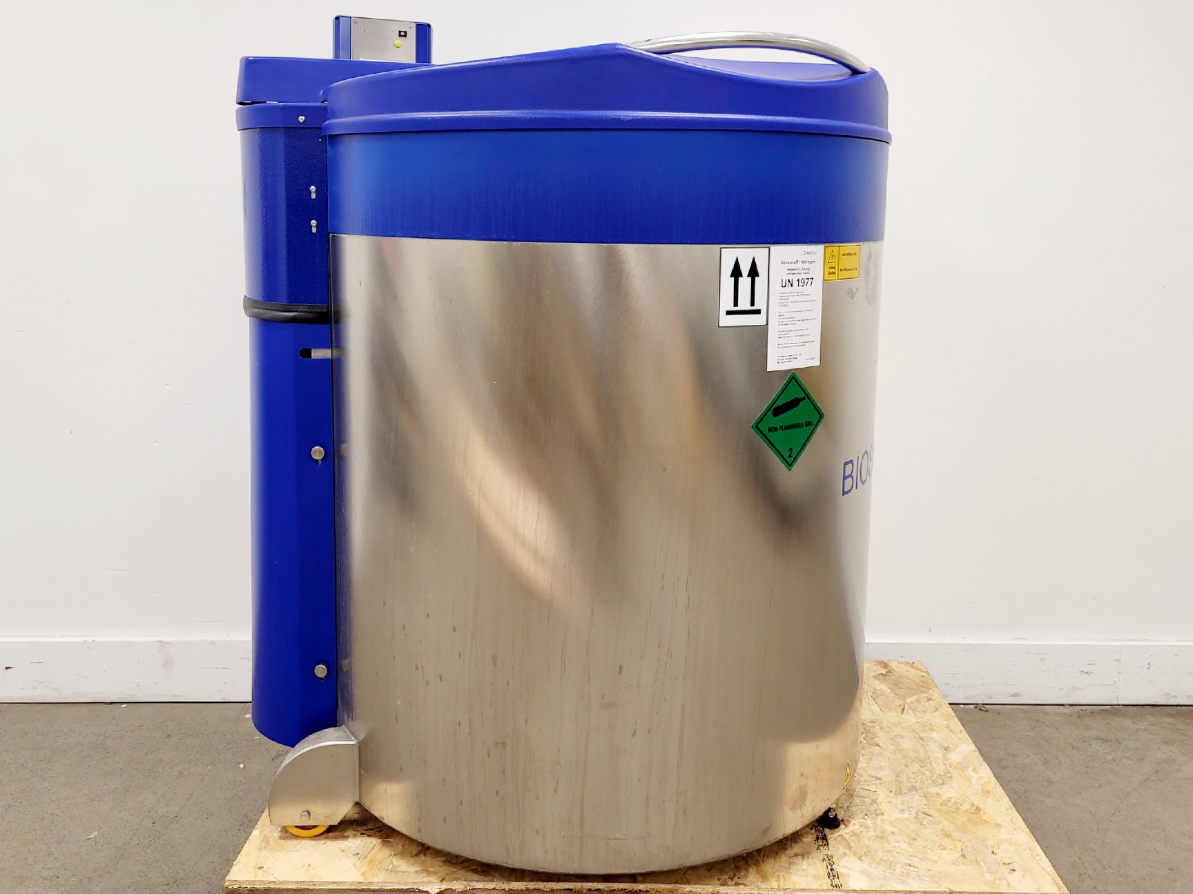 Image of Cryotherm Biosafe MD-Smart Chronos 420 Cryogenic Storage Container
