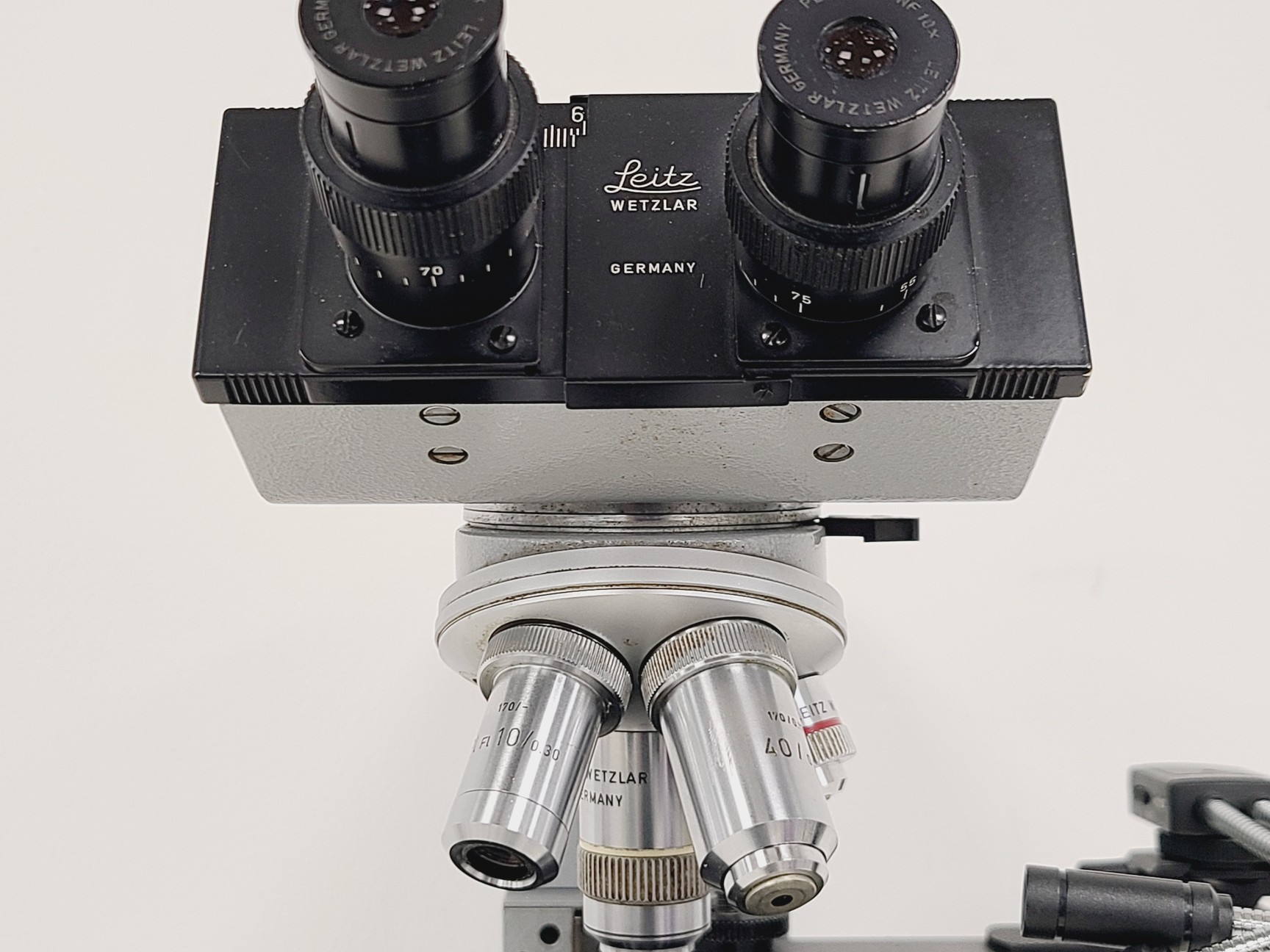 Image of Leitz SM-LUX Binocular Microscope w/ 4 x Objectives 4/10/40/100x 