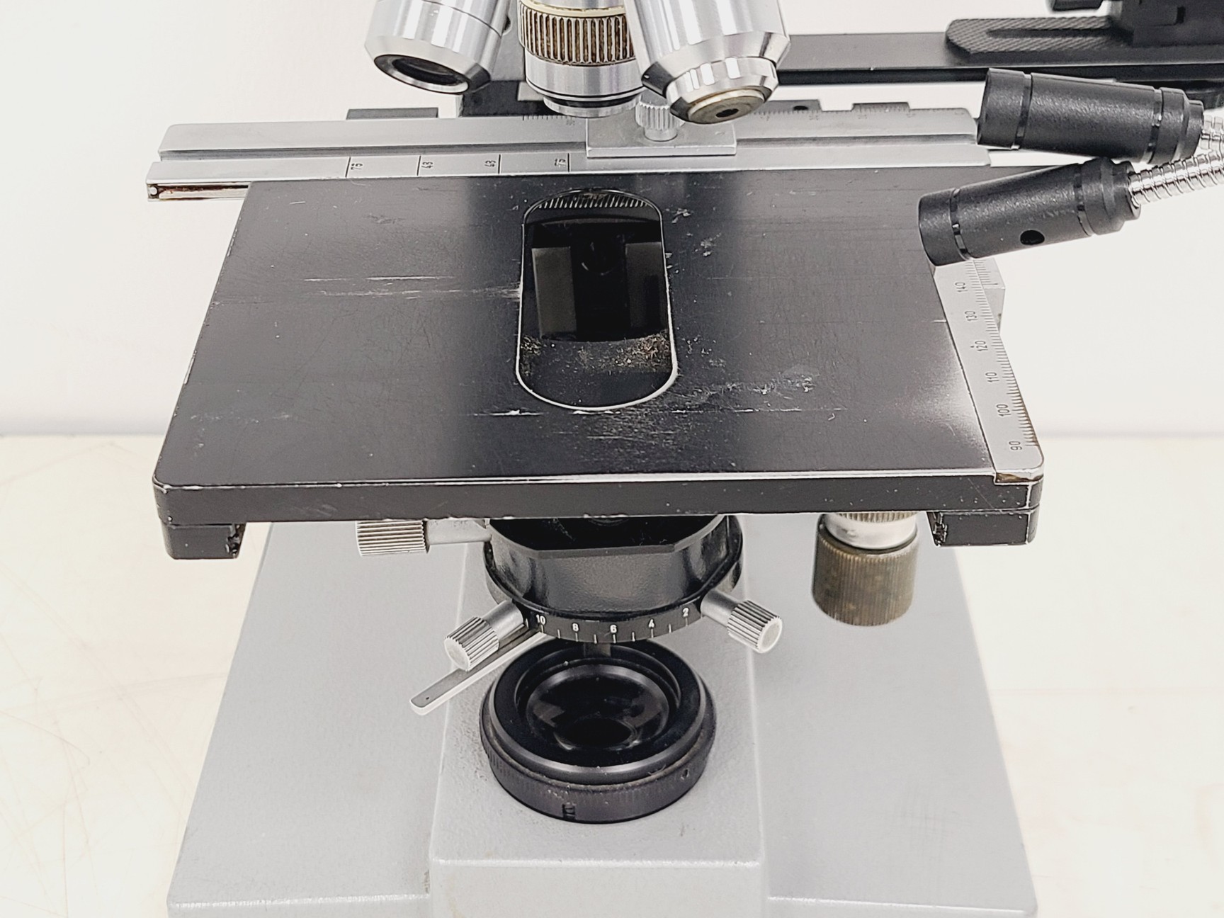 Image of Leitz SM-LUX Binocular Microscope w/ 4 x Objectives 4/10/40/100x 