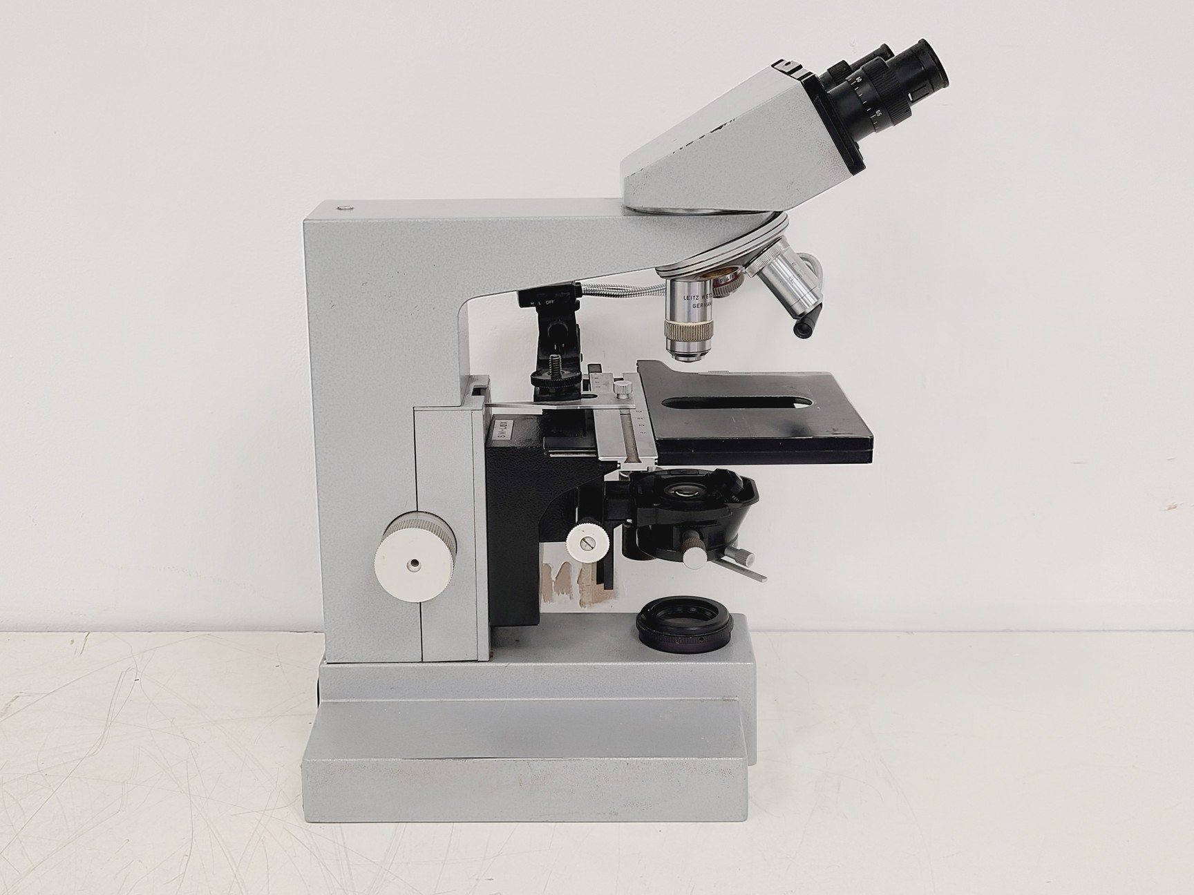 Image of Leitz SM-LUX Binocular Microscope w/ 4 x Objectives 4/10/40/100x 