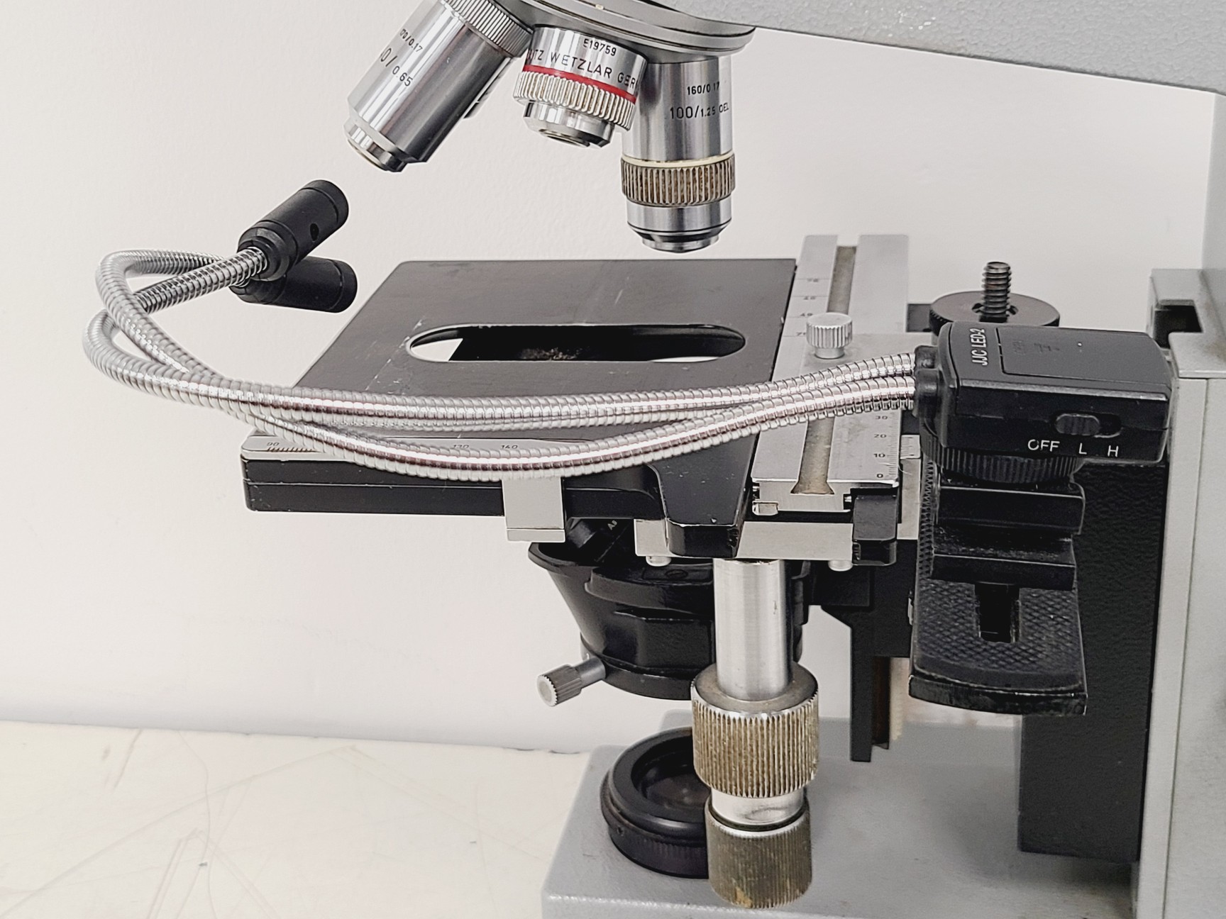 Image of Leitz SM-LUX Binocular Microscope w/ 4 x Objectives 4/10/40/100x 