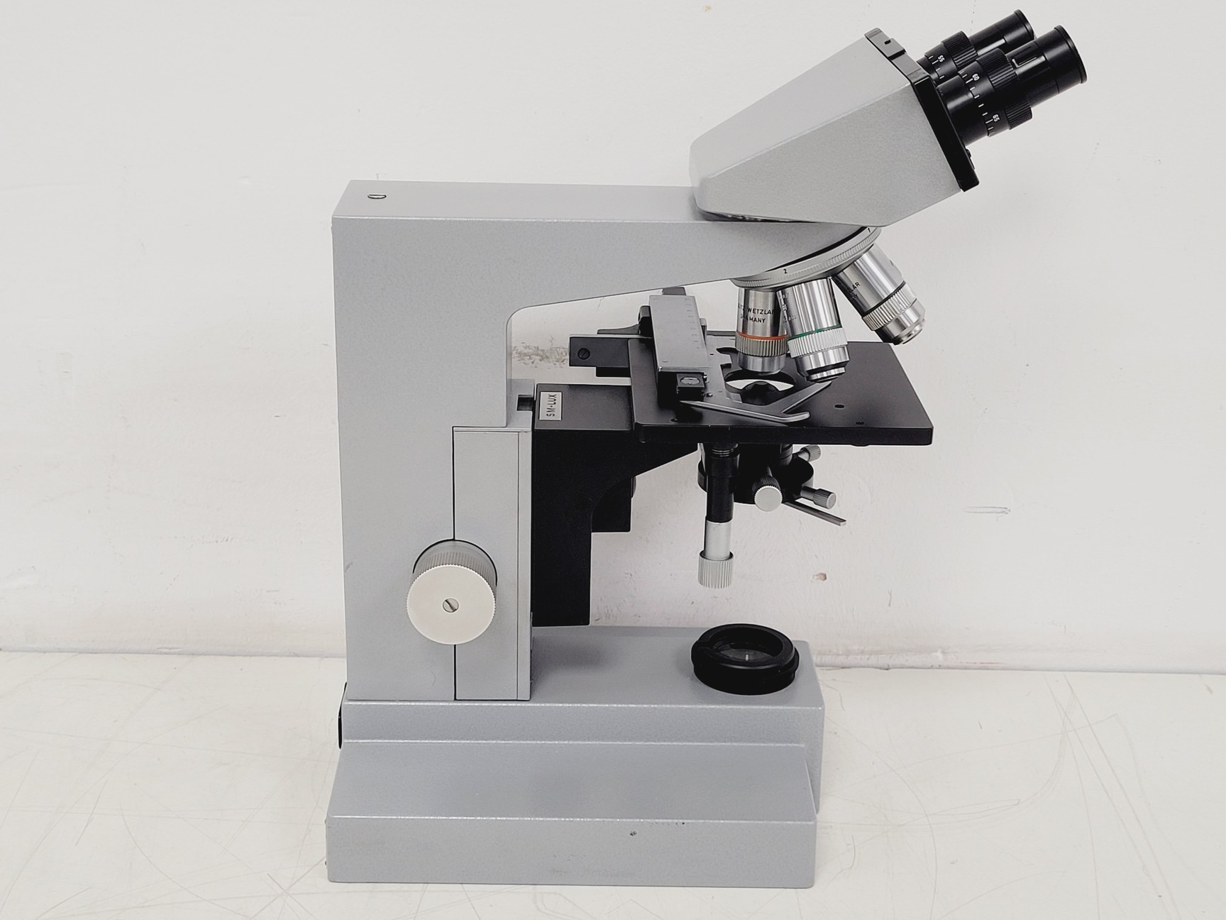 Image of Leitz SM-LUX Binocular Microscope w/ 5 x Objectives 25/40/100 Fluotar