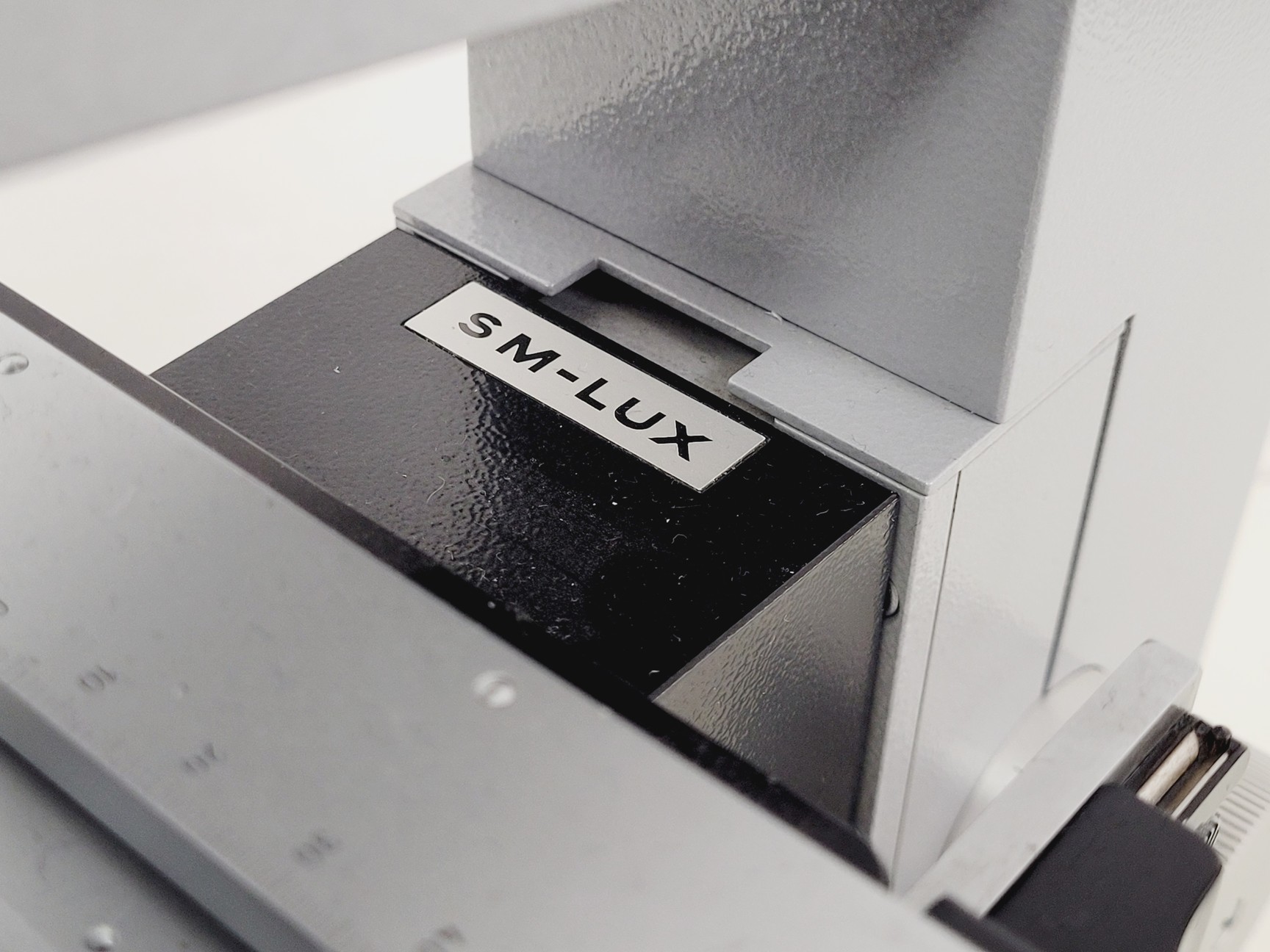 Image of Leitz SM-LUX Binocular Microscope w/ 5 x Objectives 25/40/100 Fluotar