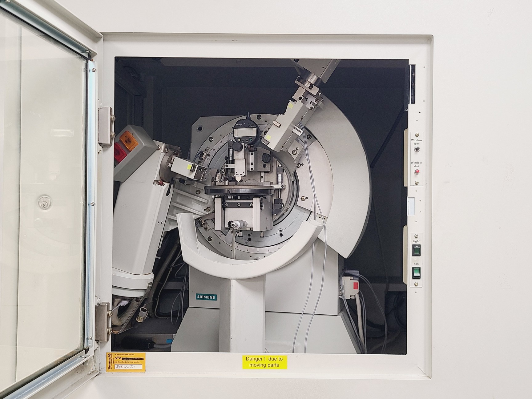 Image of Siemens D5000 Diffractometer XRD X-Ray Diffractomete Lab