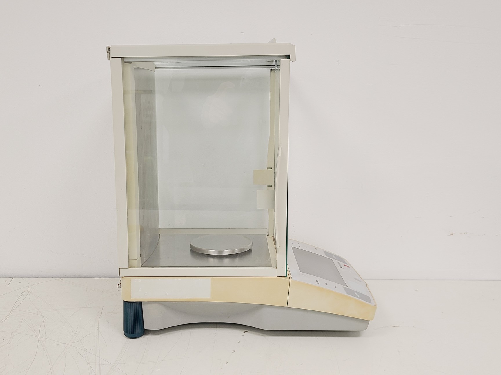 Image of Ohaus Voyager 4dp Analytical Balance