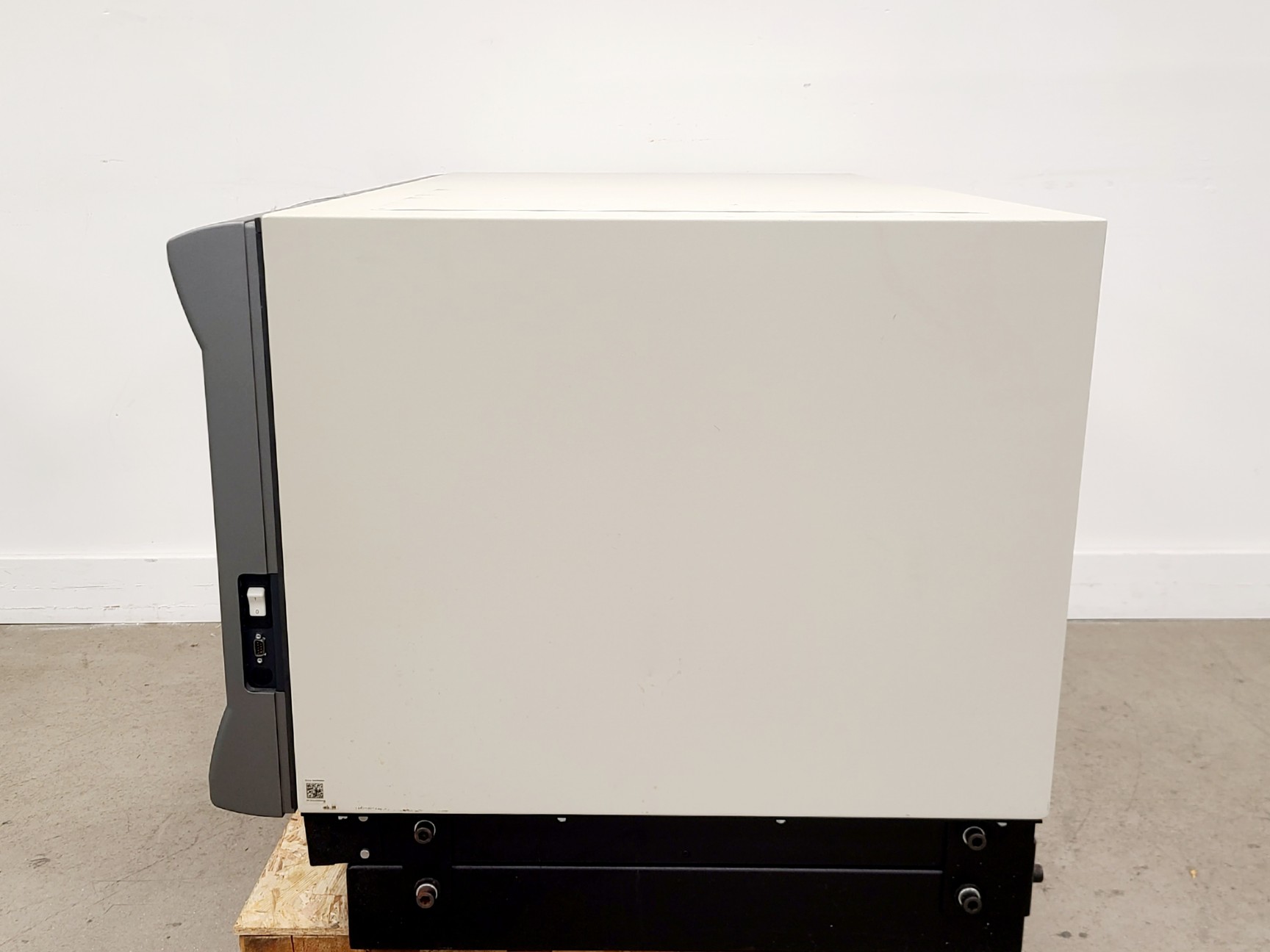 Image of Eppendorf New Brunswick Innova 44 Incubator Shaker Lab