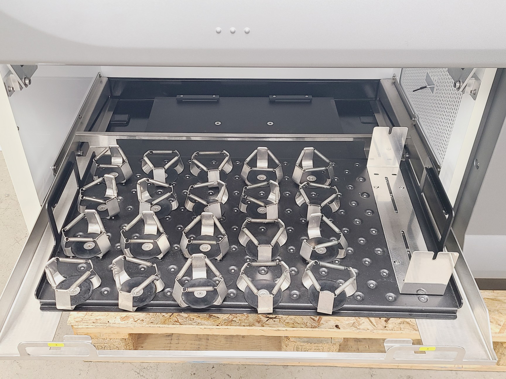 Image of Eppendorf New Brunswick Innova 44 Incubator Shaker Lab