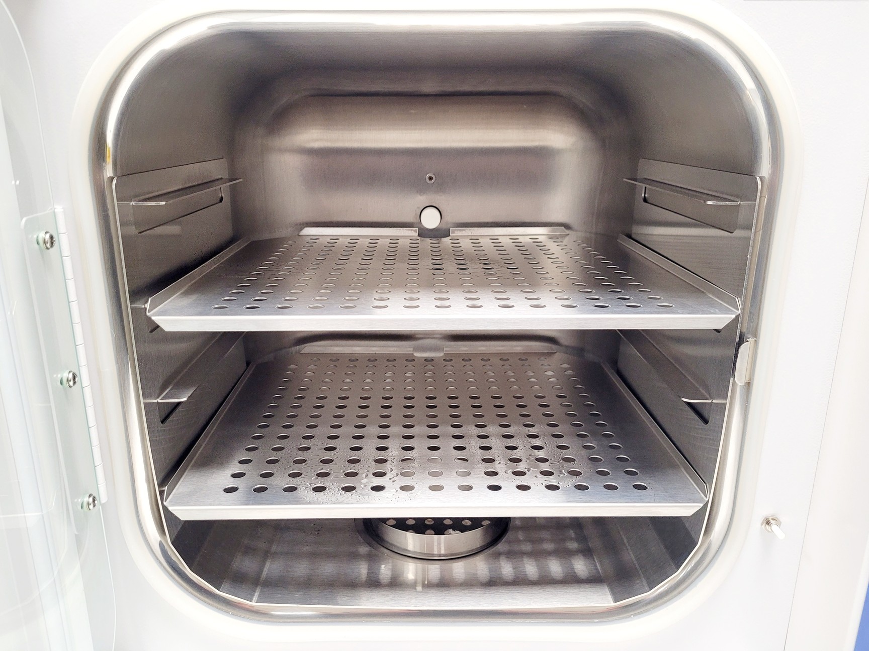 Image of Thermo Scientific Midi 40 Model 3404 CO2 Incubator