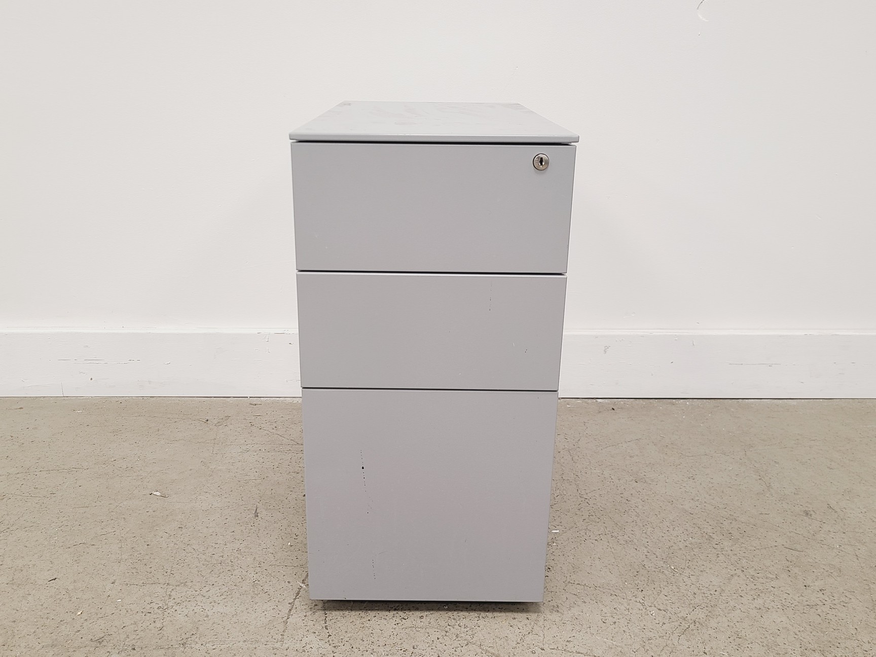 Image of Metal 3-Drawer Under Bench Filing Cabinet