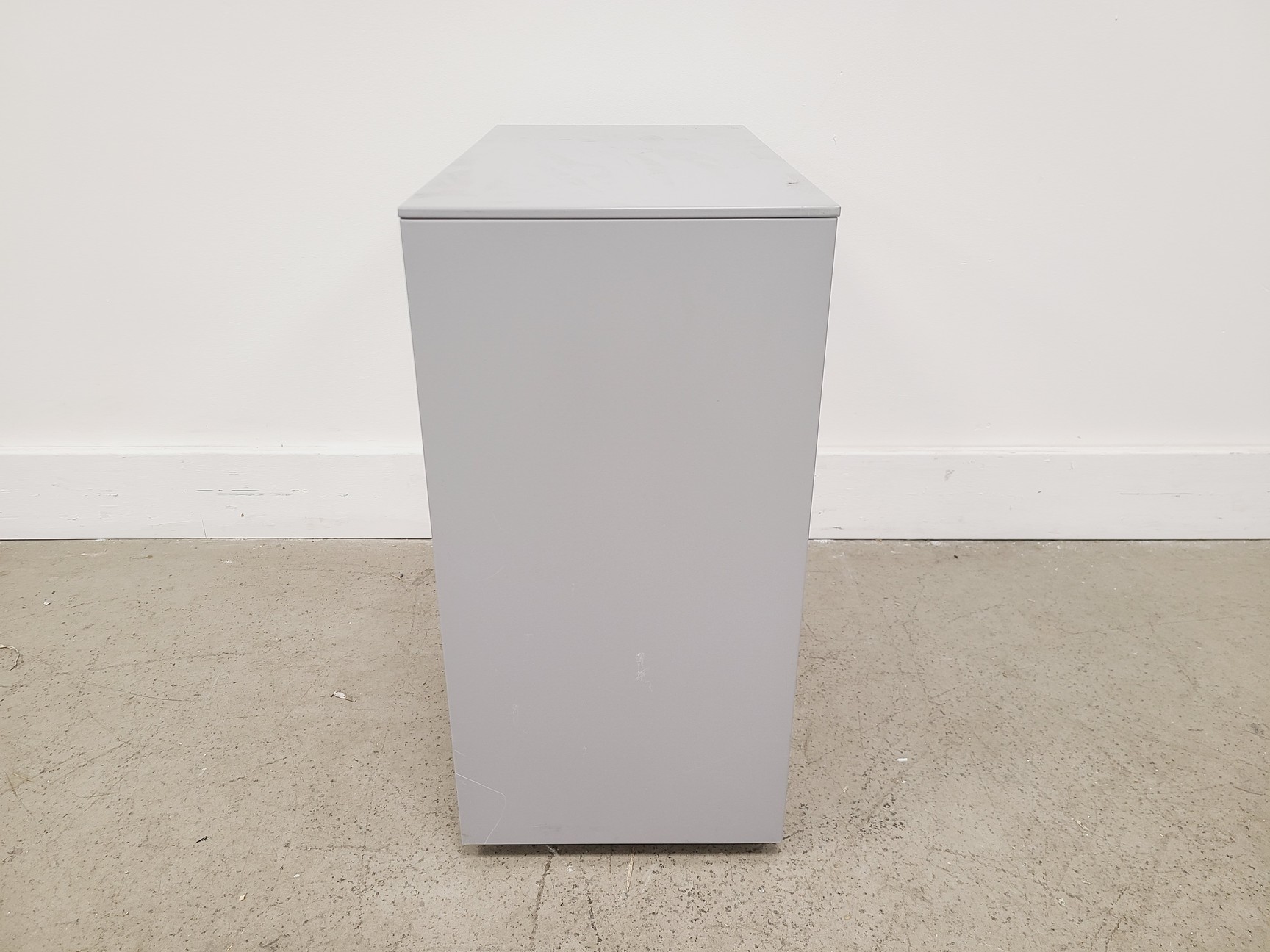 Image of Metal 3-Drawer Under Bench Filing Cabinet