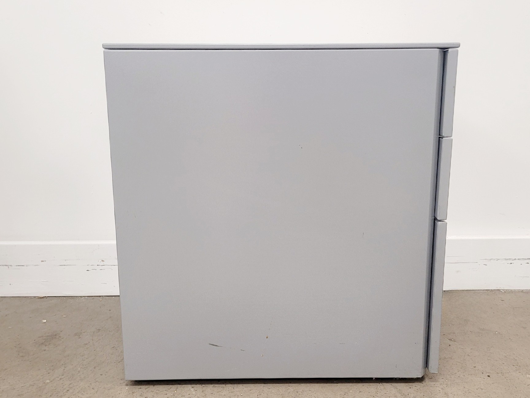 Image of Silver Metal 3 Drawer Cabinet