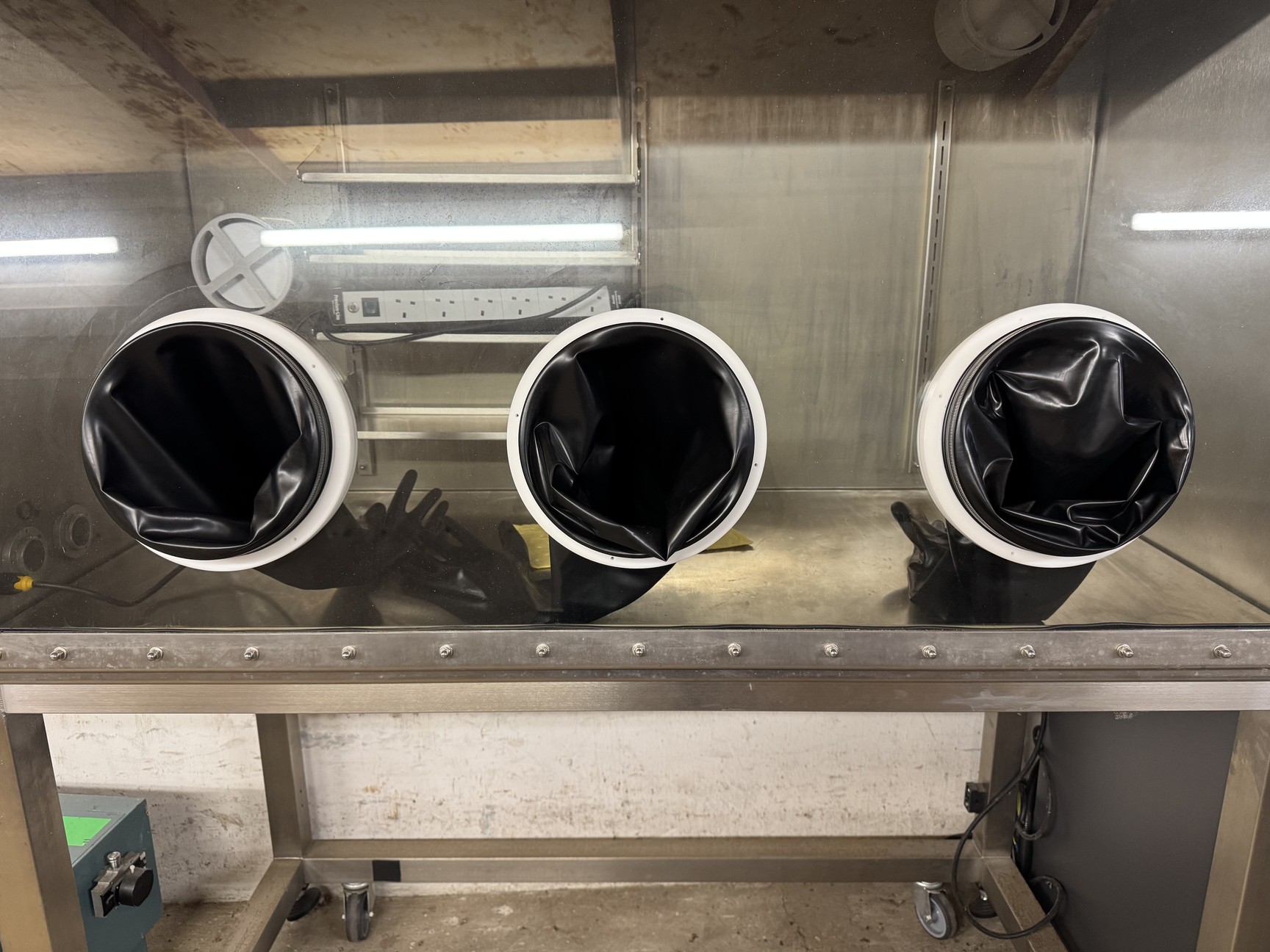 Image of GS Glovebox Systemtechnik Mega 2 Glovebox Lab