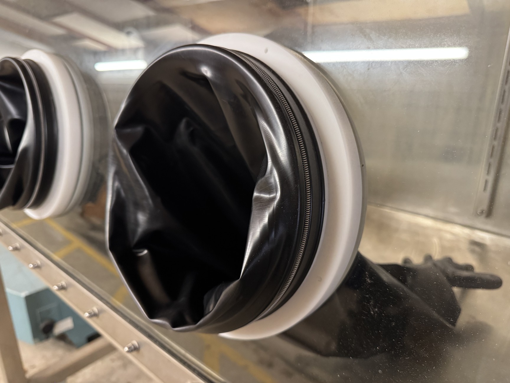 Image of GS Glovebox Systemtechnik Mega 2 Glovebox Lab