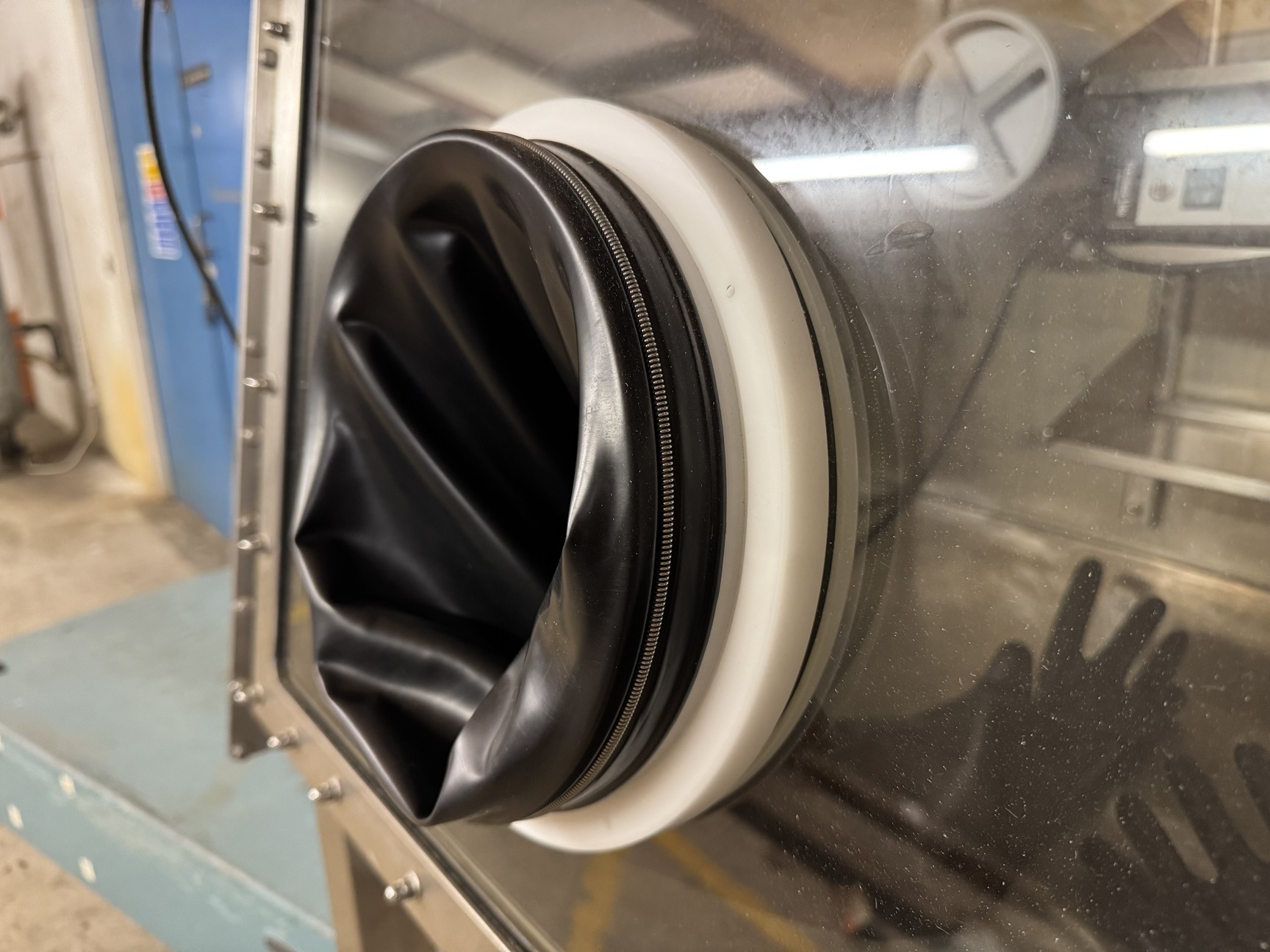 Image of GS Glovebox Systemtechnik Mega 2 Glovebox Lab