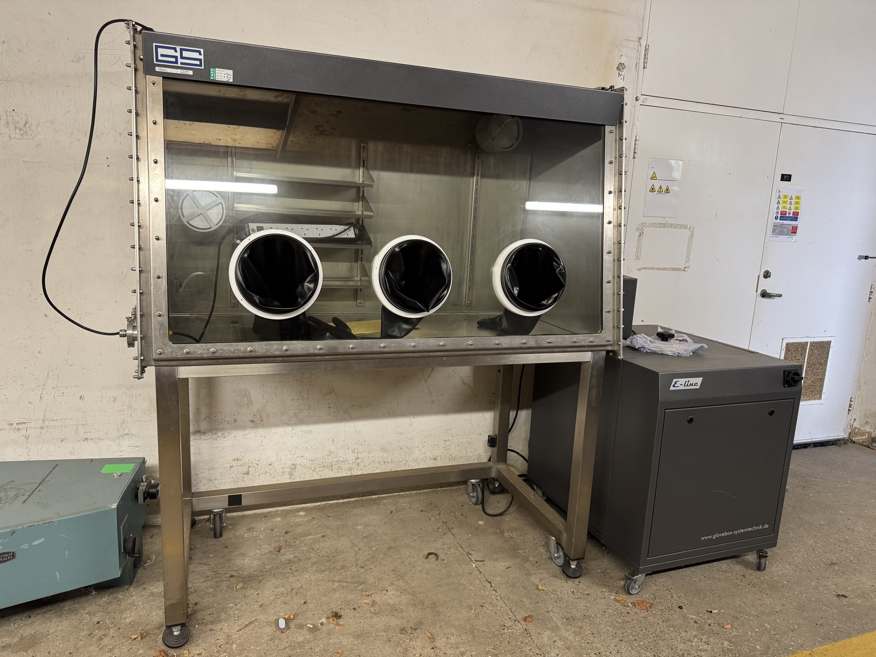 Image of GS Glovebox Systemtechnik Mega 2 Glovebox Lab