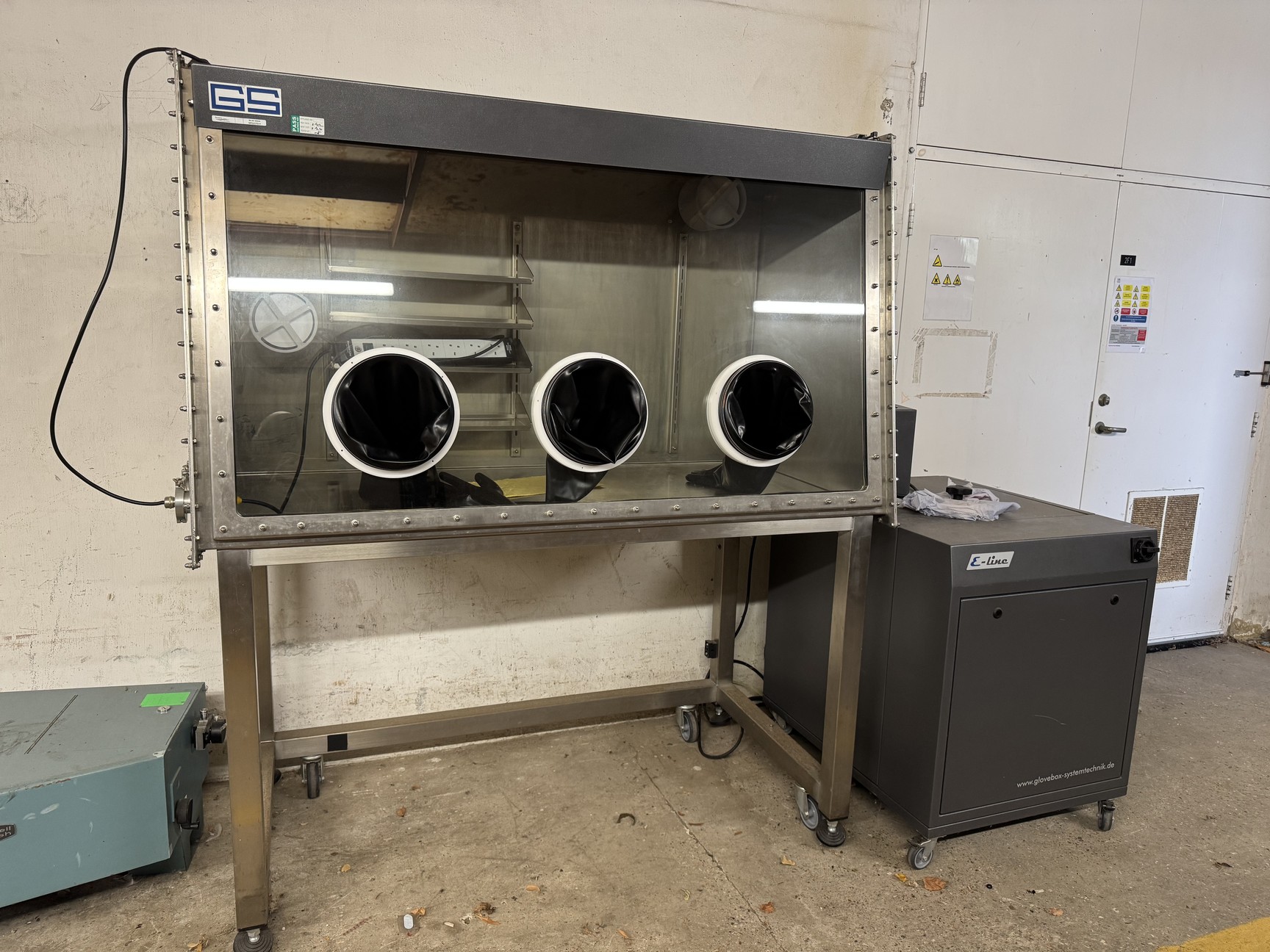 Image of GS Glovebox Systemtechnik Mega 2 Glovebox Lab
