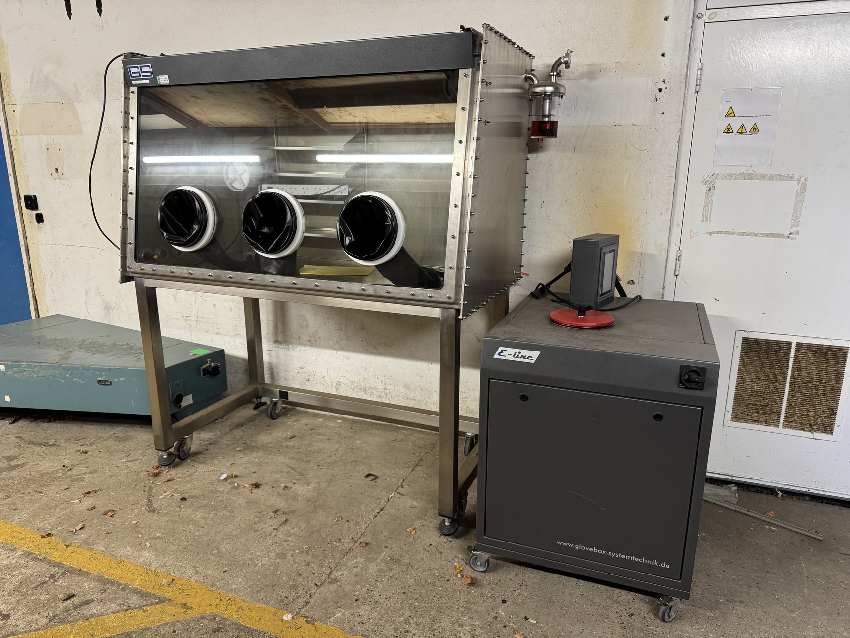 Image of GS Glovebox Systemtechnik Mega 2 Glovebox Lab